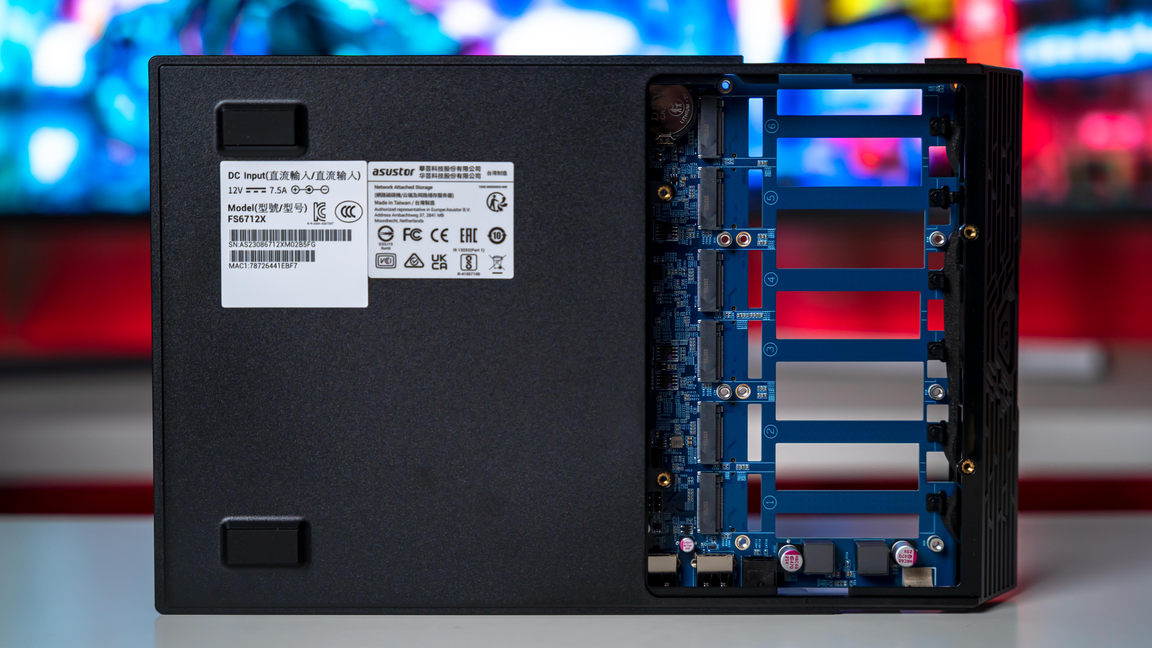 Asustor FS6712X Flashstor 12 Pro NAS Inside (3)
