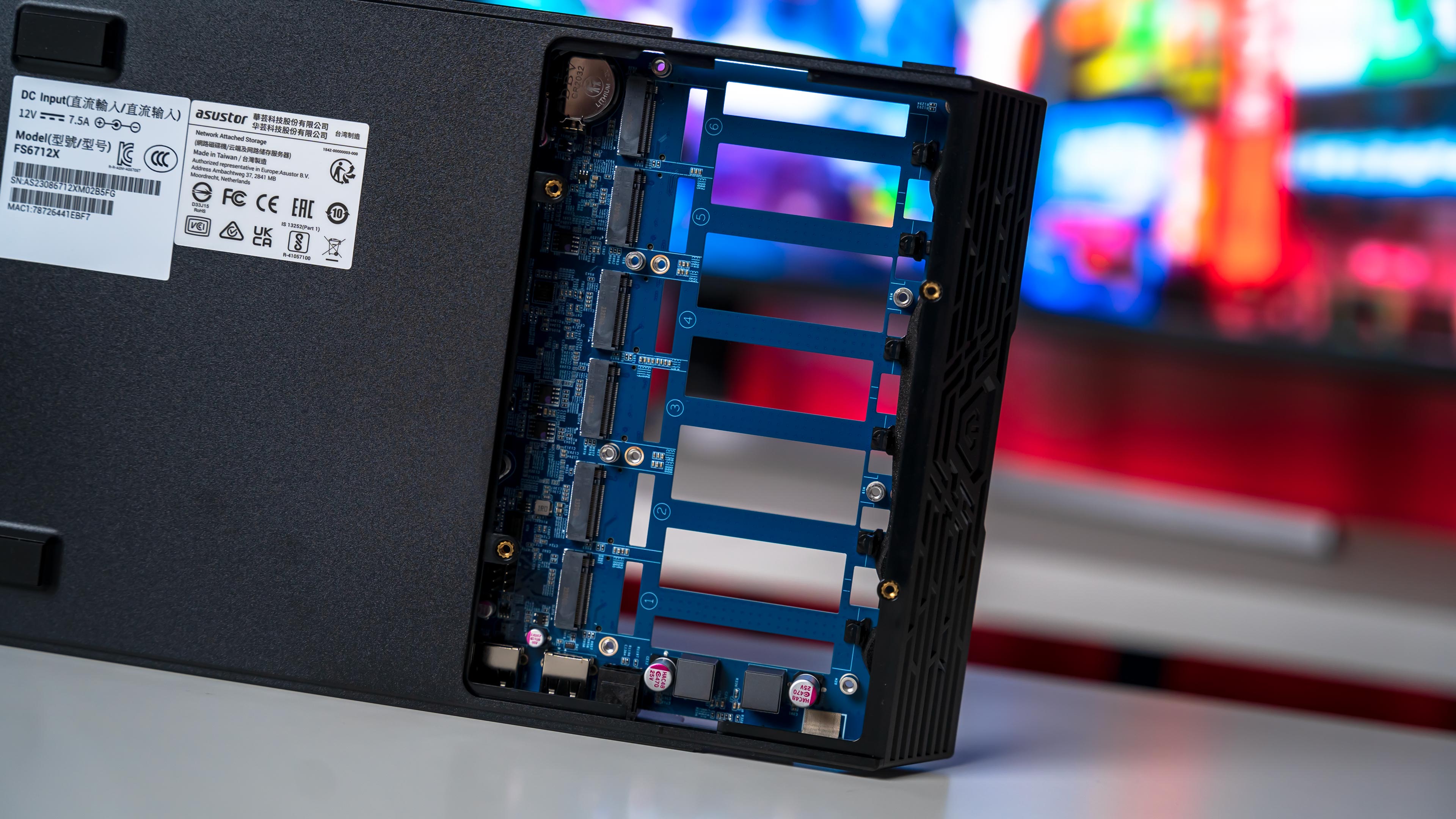 Asustor FS6712X Flashstor 12 Pro NAS Inside (4)