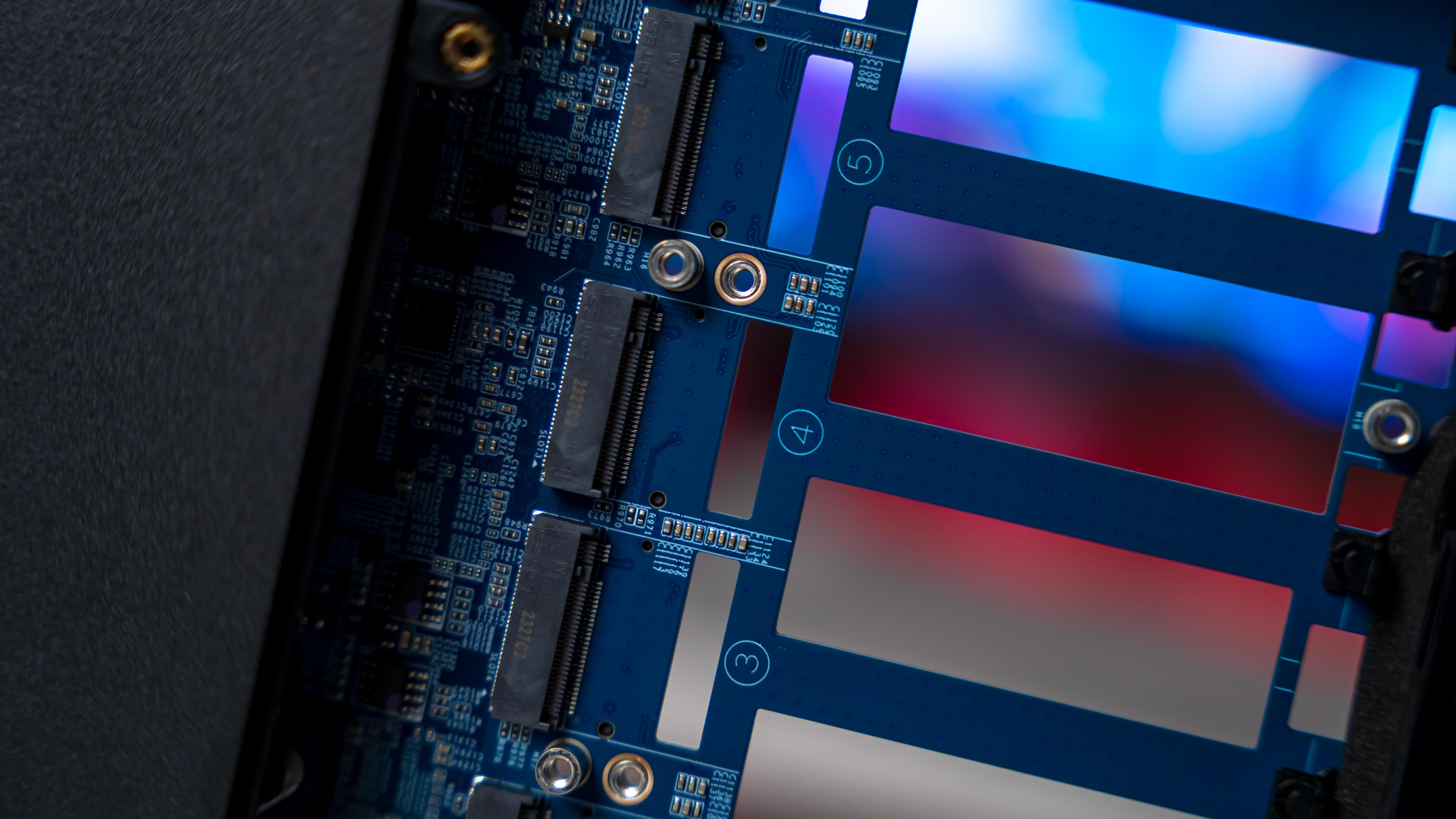 Asustor FS6712X Flashstor 12 Pro NAS Inside (5)