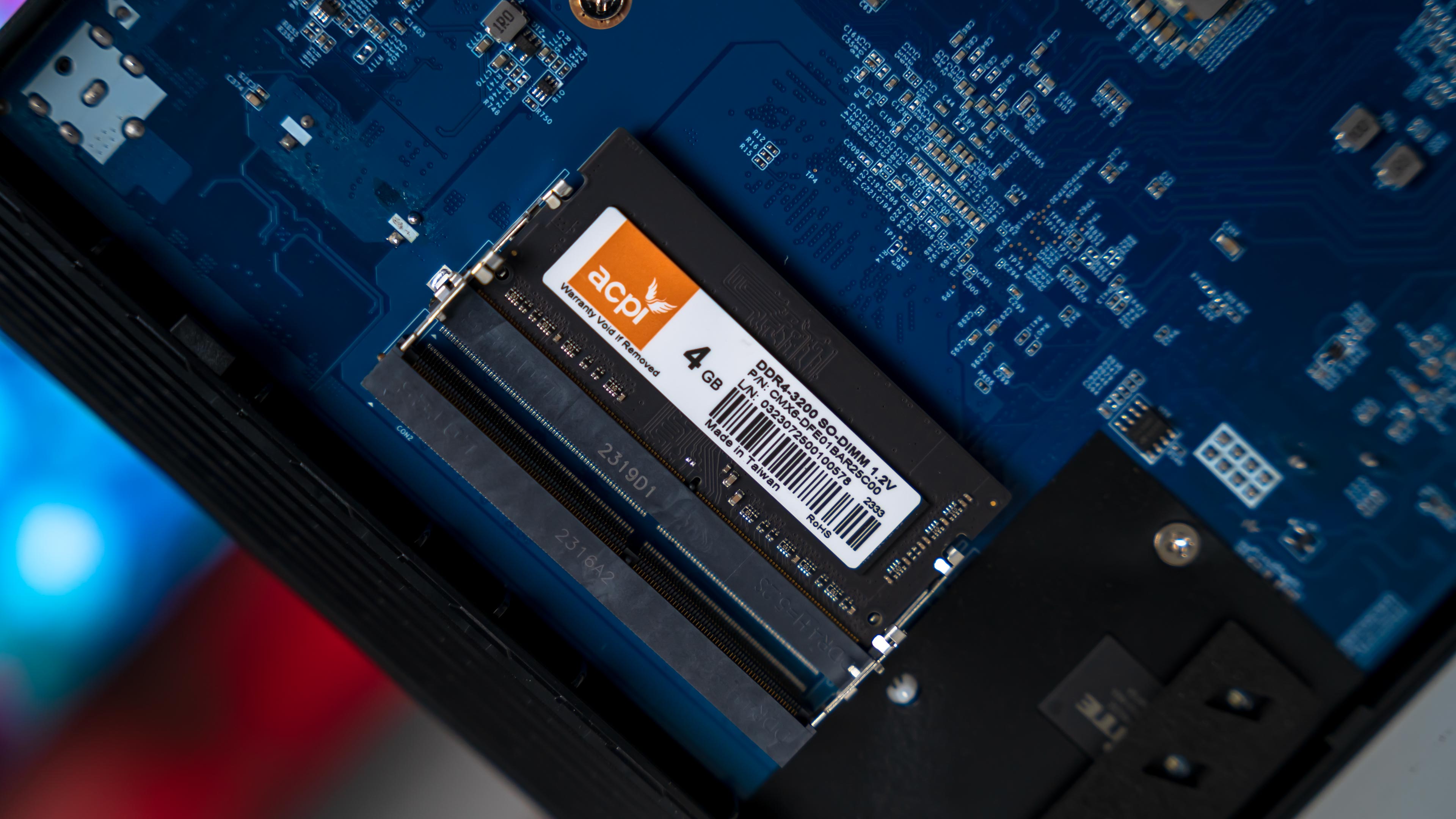 Asustor FS6712X Flashstor 12 Pro NAS Inside (8)