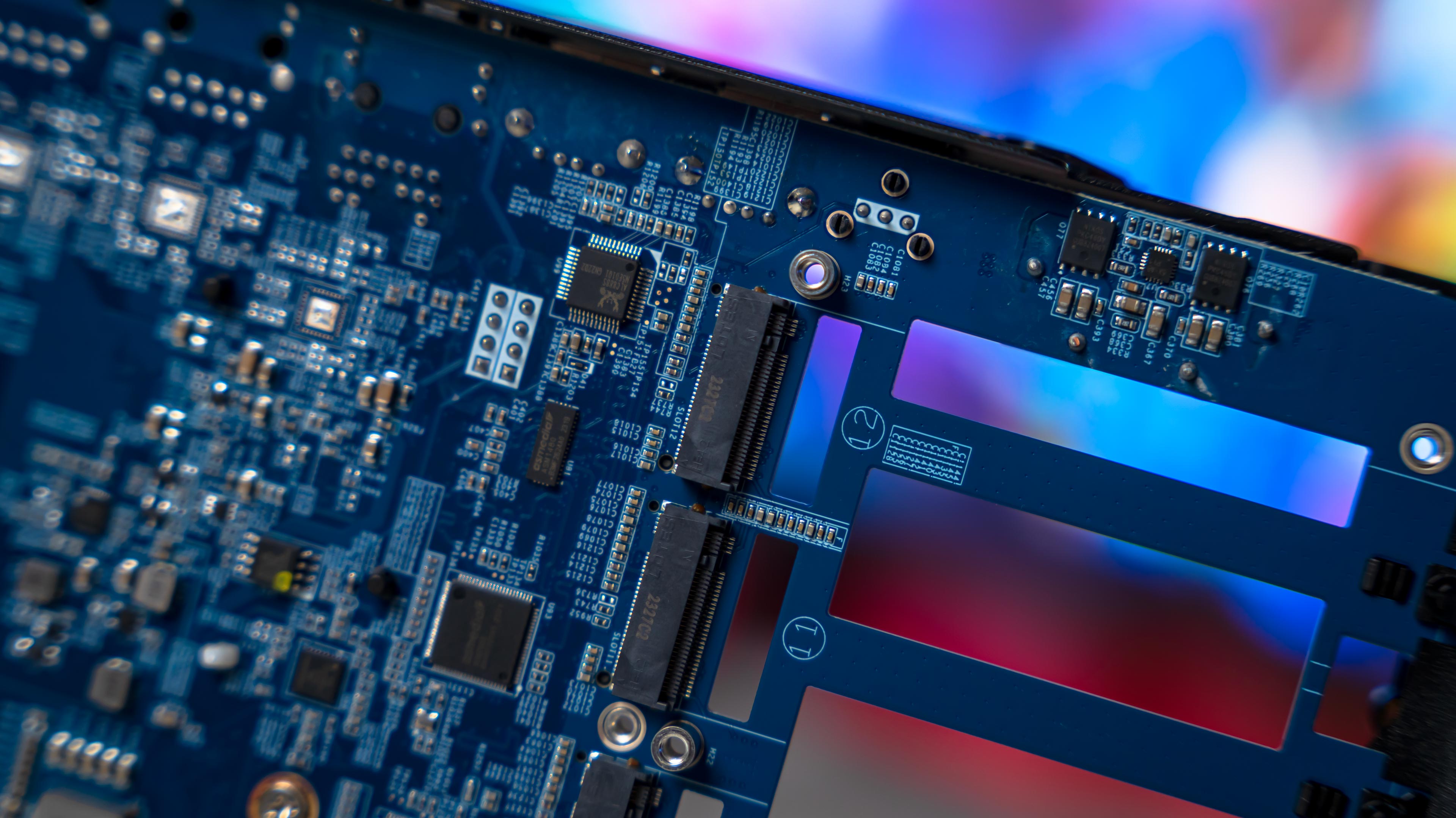 Asustor FS6712X Flashstor 12 Pro NAS Inside (9)