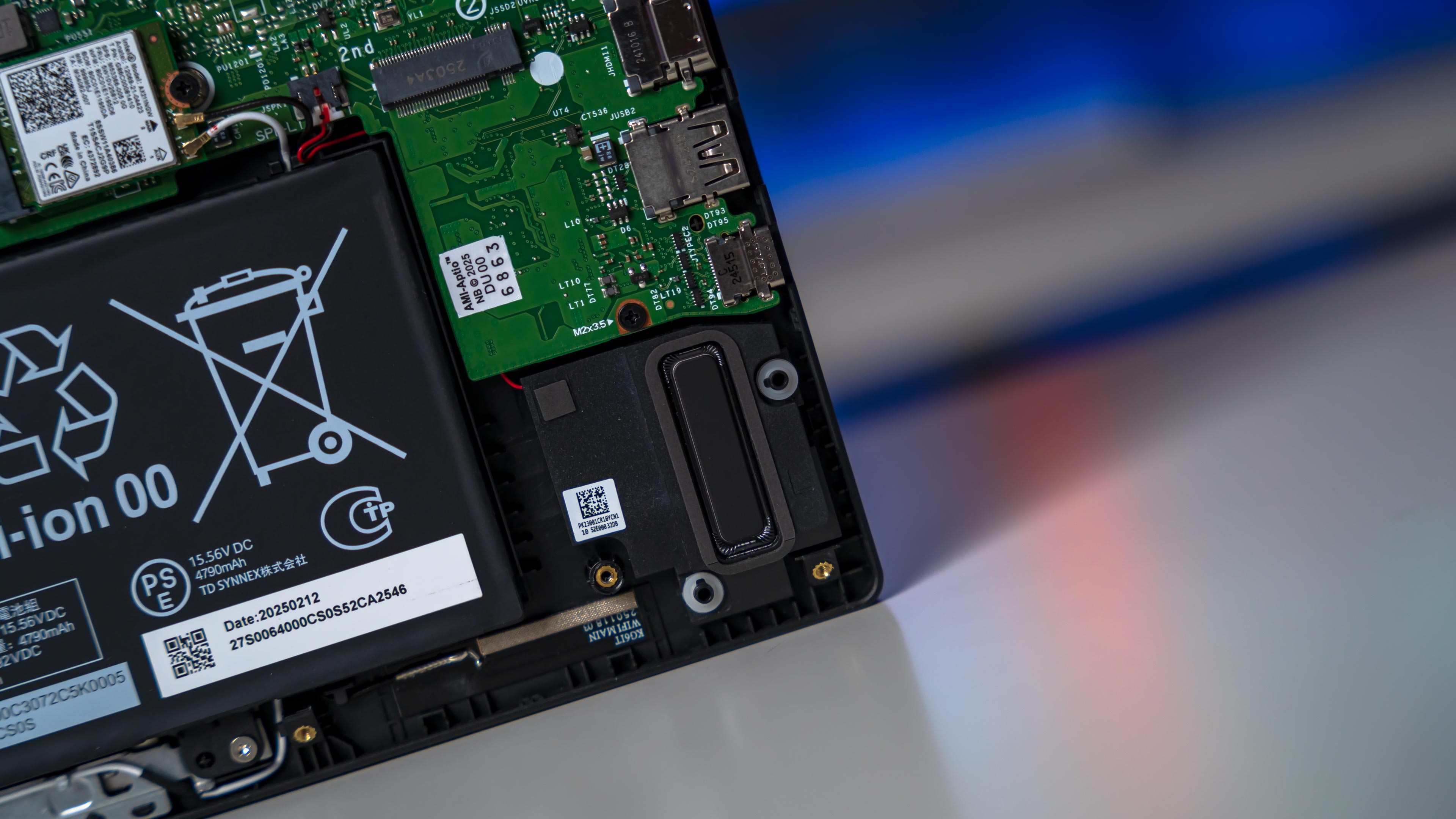 Gigabyte Gaming A16 Inside (12)