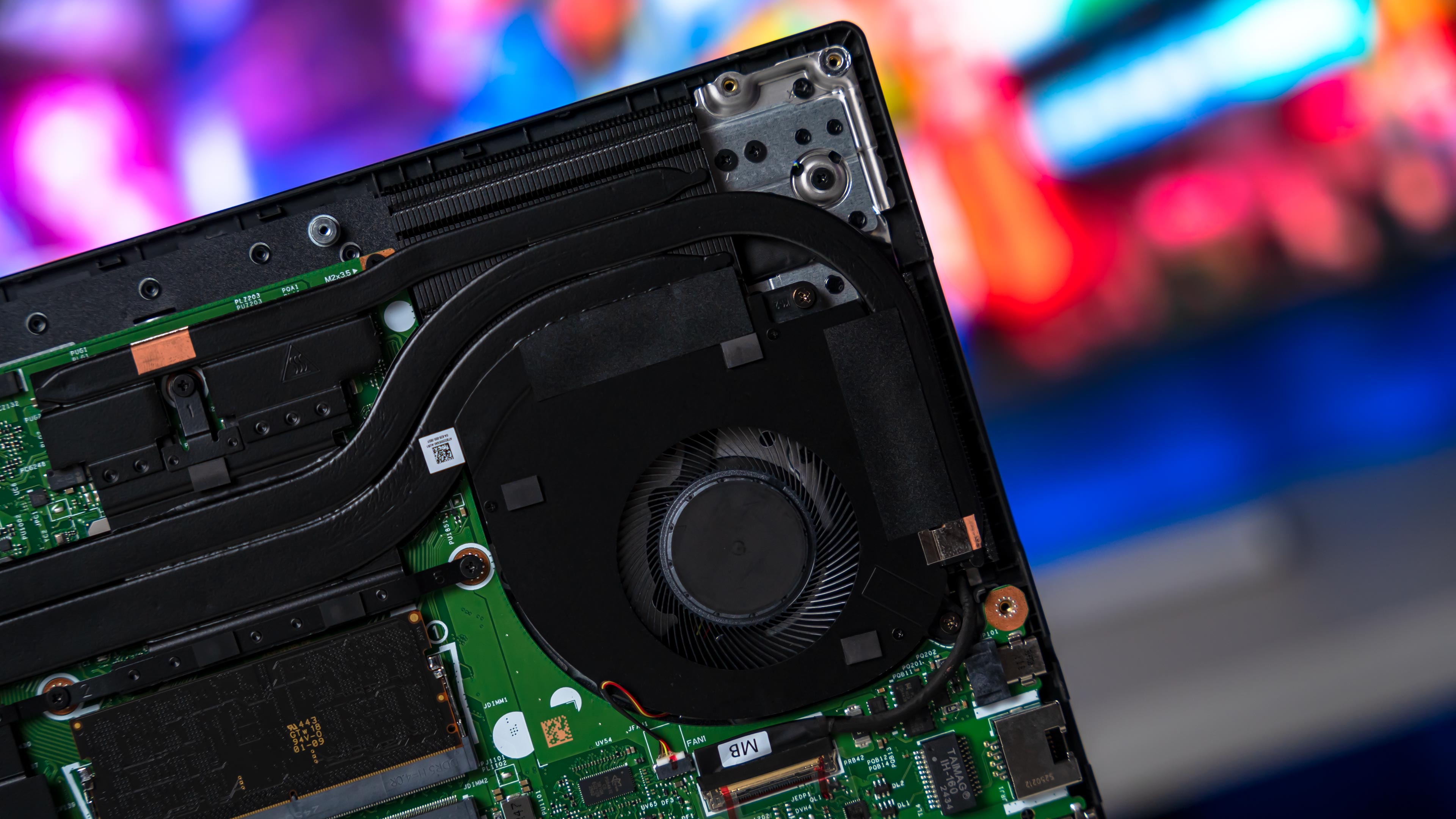Gigabyte Gaming A16 Inside (3)