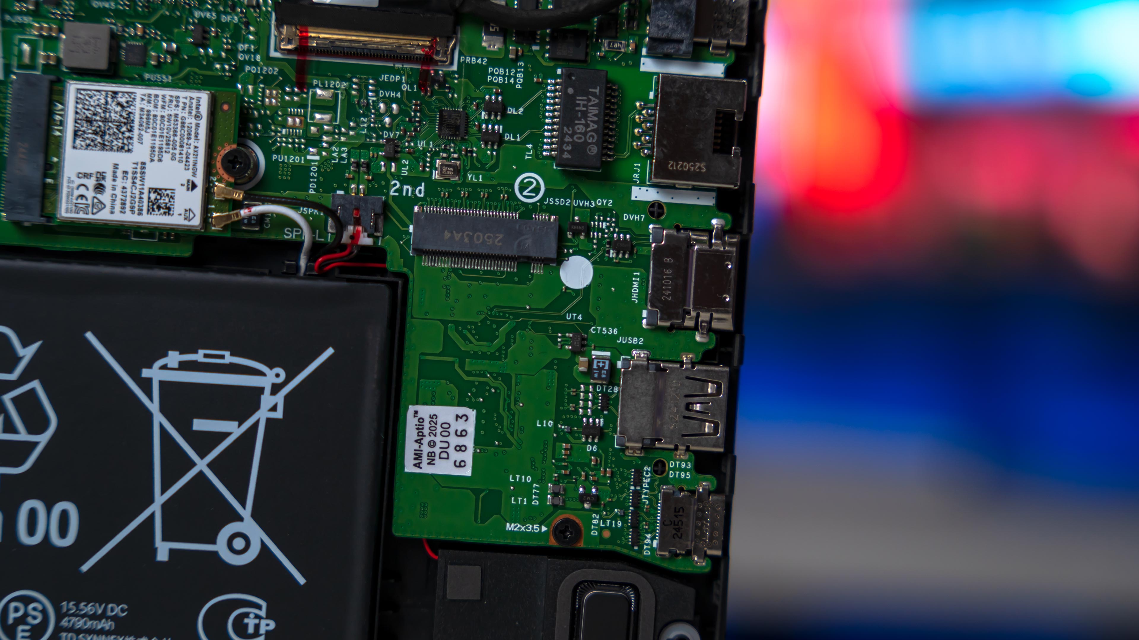 Gigabyte Gaming A16 Inside (6)