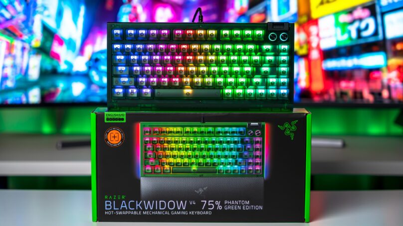 مراجعة Razer Blackwidow V4 75% و مجموعة Phantom Green