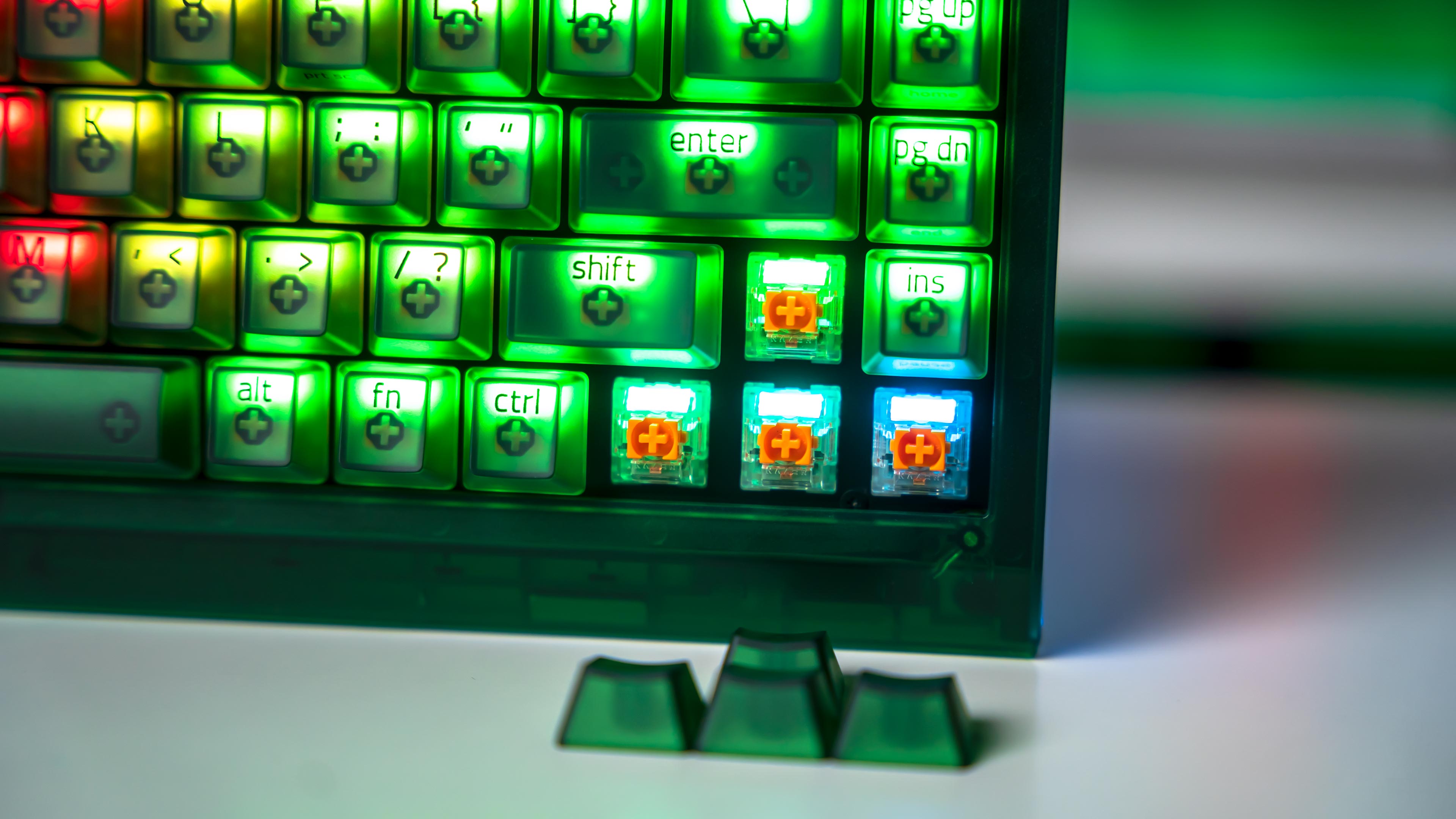 Razer Blackwidow V4 75% Phantom Green Edition RGB Lights On (1)