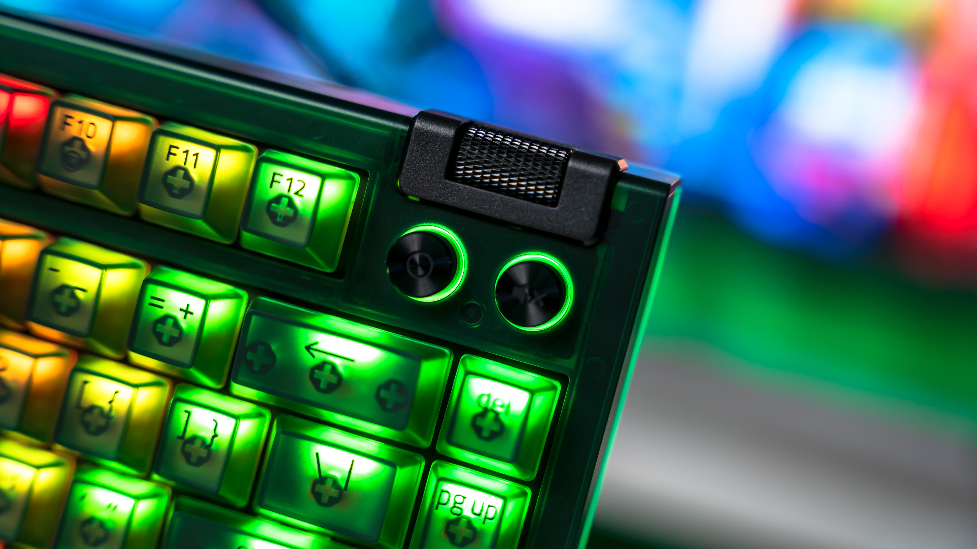 Razer Blackwidow V4 75% Phantom Green Edition RGB Lights On (7)