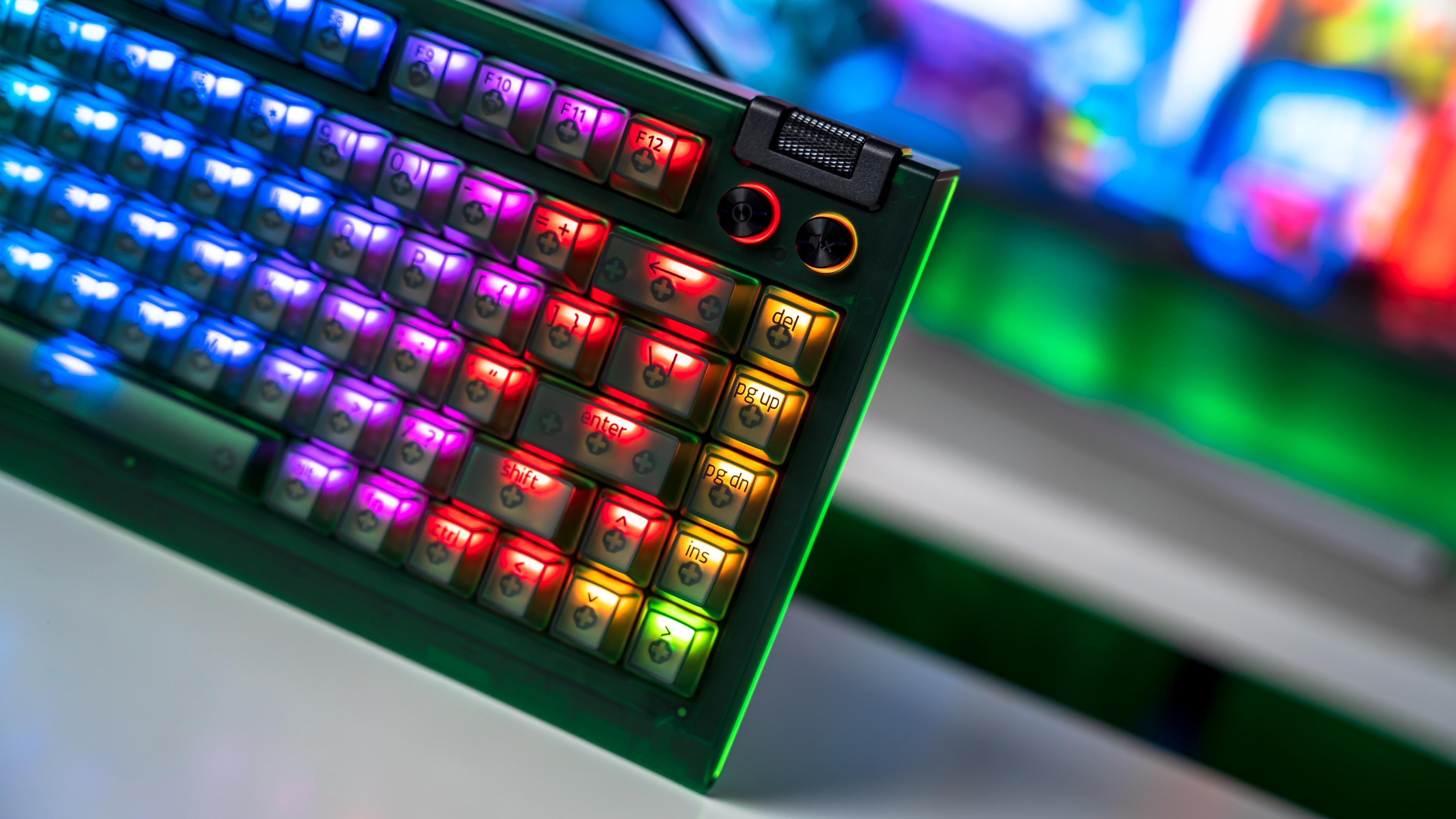 Razer Blackwidow V4 75% Phantom Green Edition RGB Lights On (8)