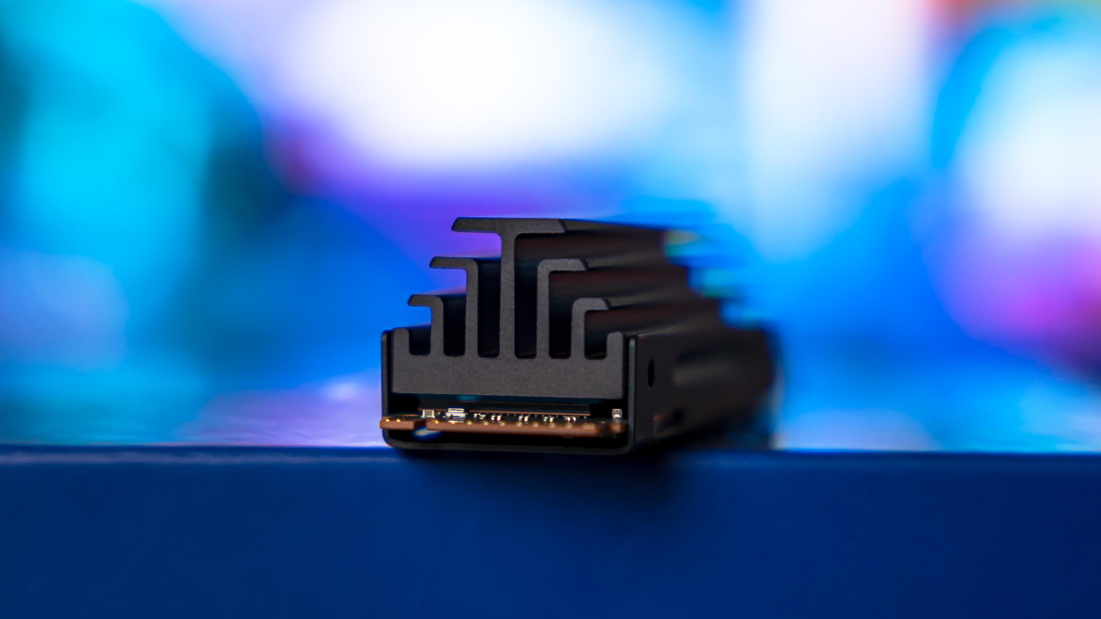 Crucial T705 4TB Heatsink SSD (4)