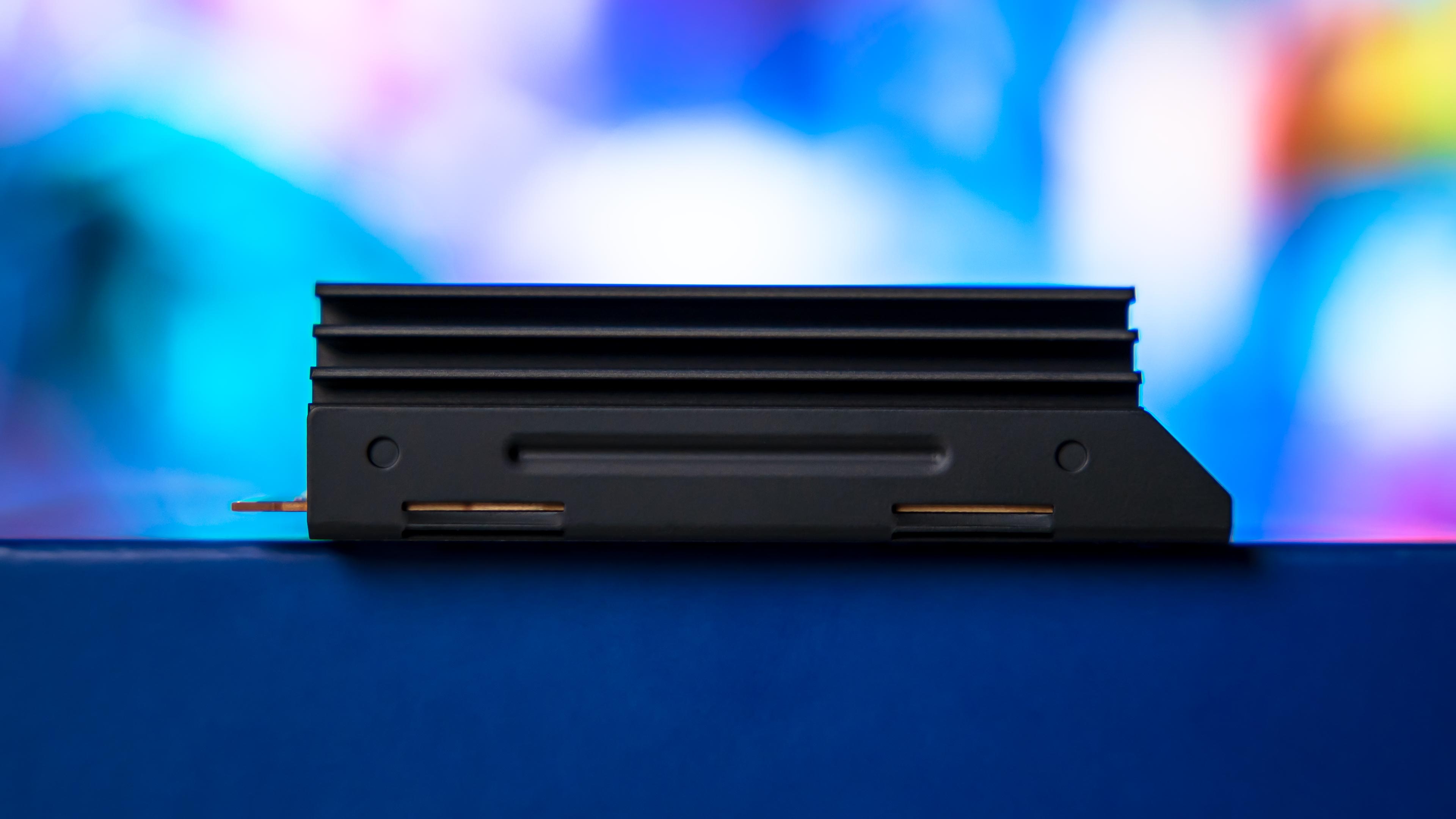 Crucial T705 4TB Heatsink SSD (5)