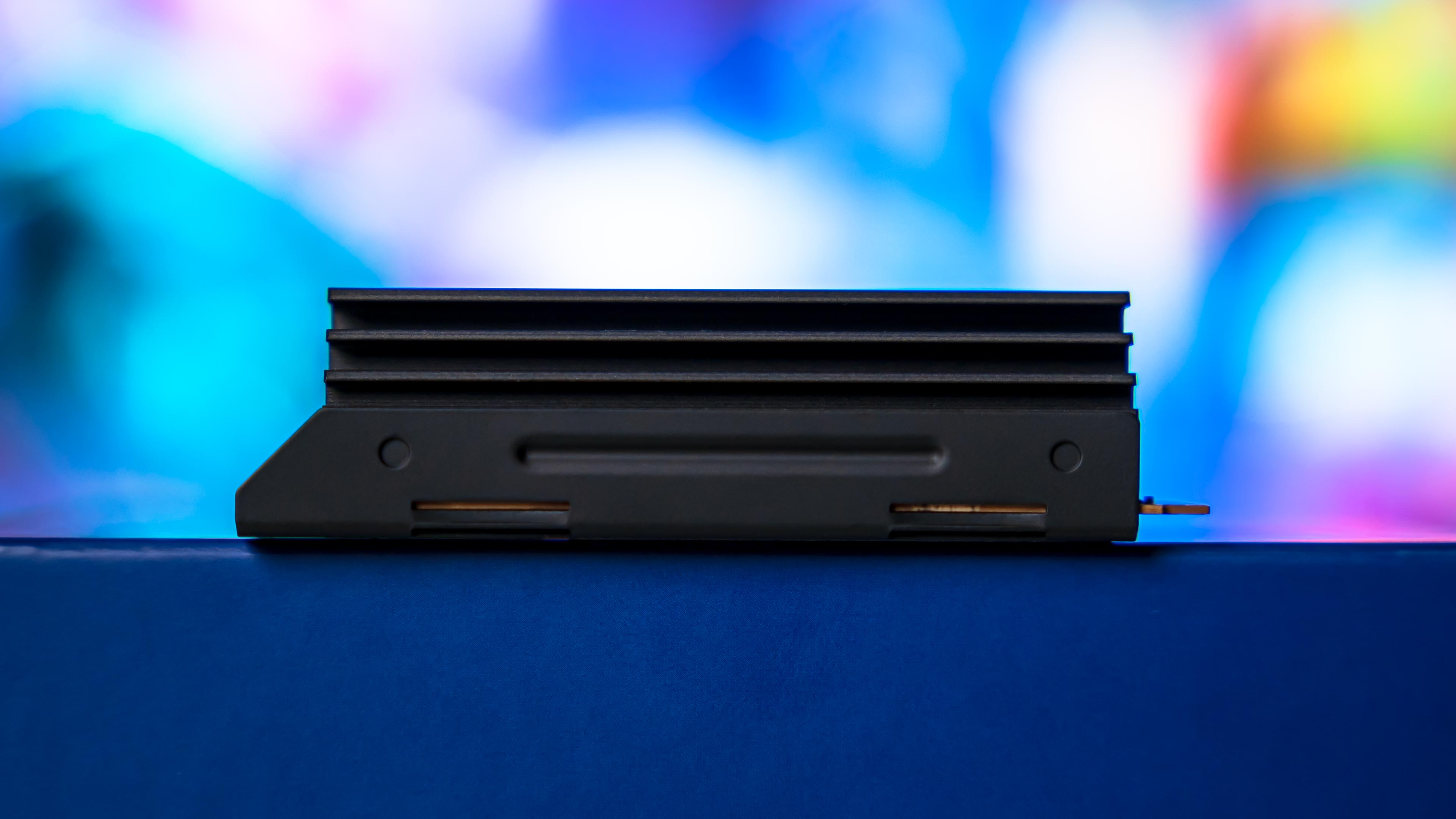 Crucial T705 4TB Heatsink SSD (6)