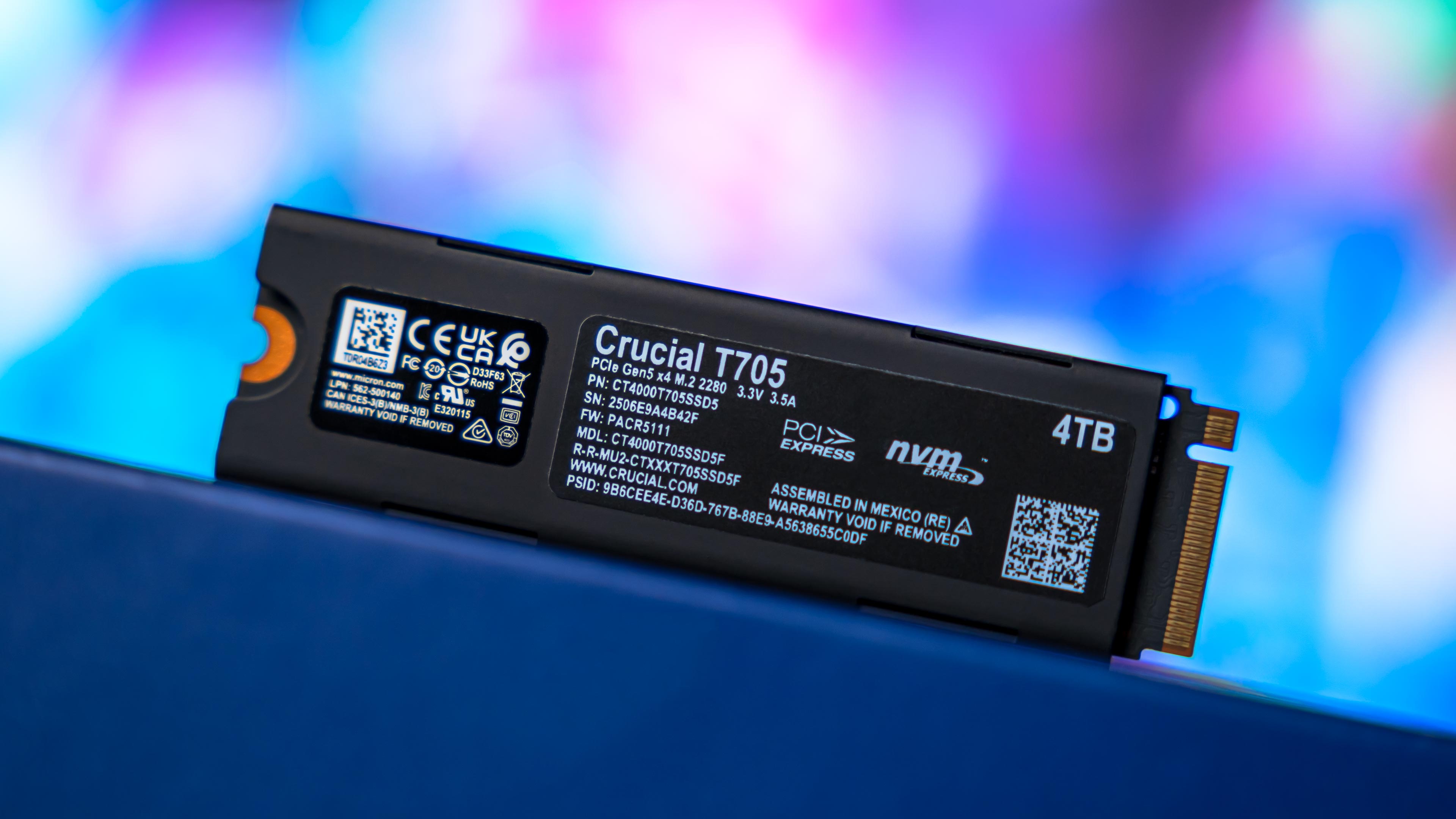 Crucial T705 4TB Heatsink SSD (8)