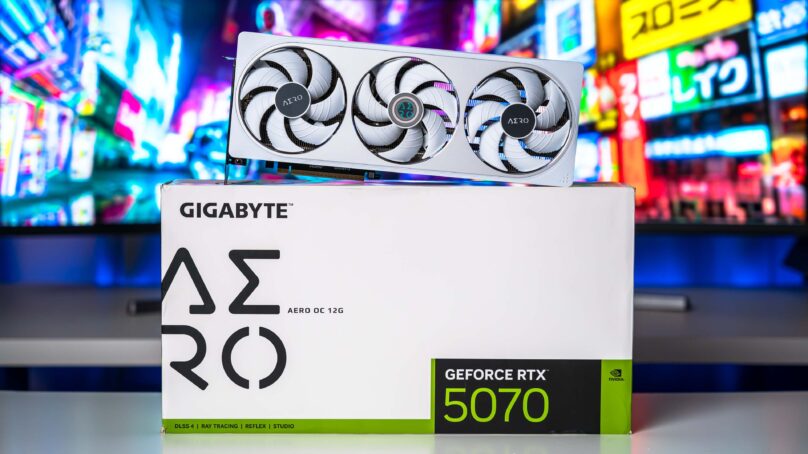 مراجعة Gigabyte RTX 5070 Aero OC : بطاقة بيضاء بتبريد هادئ