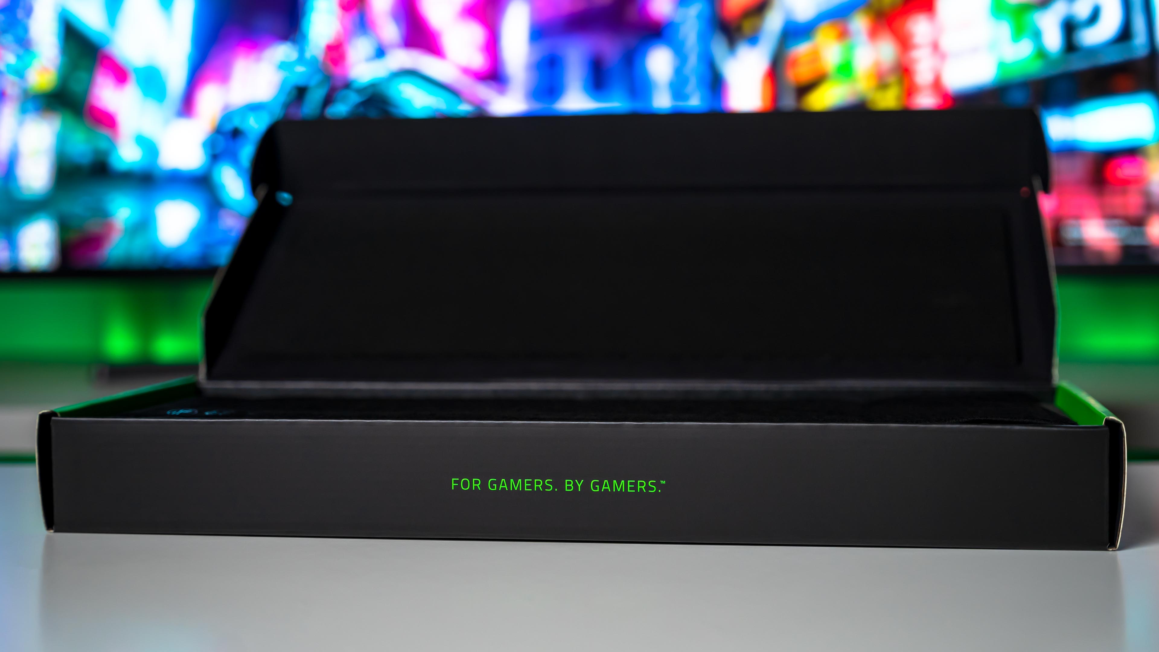 Razer BlackWidow V4 Low Profile HyperSpeed Box (8)