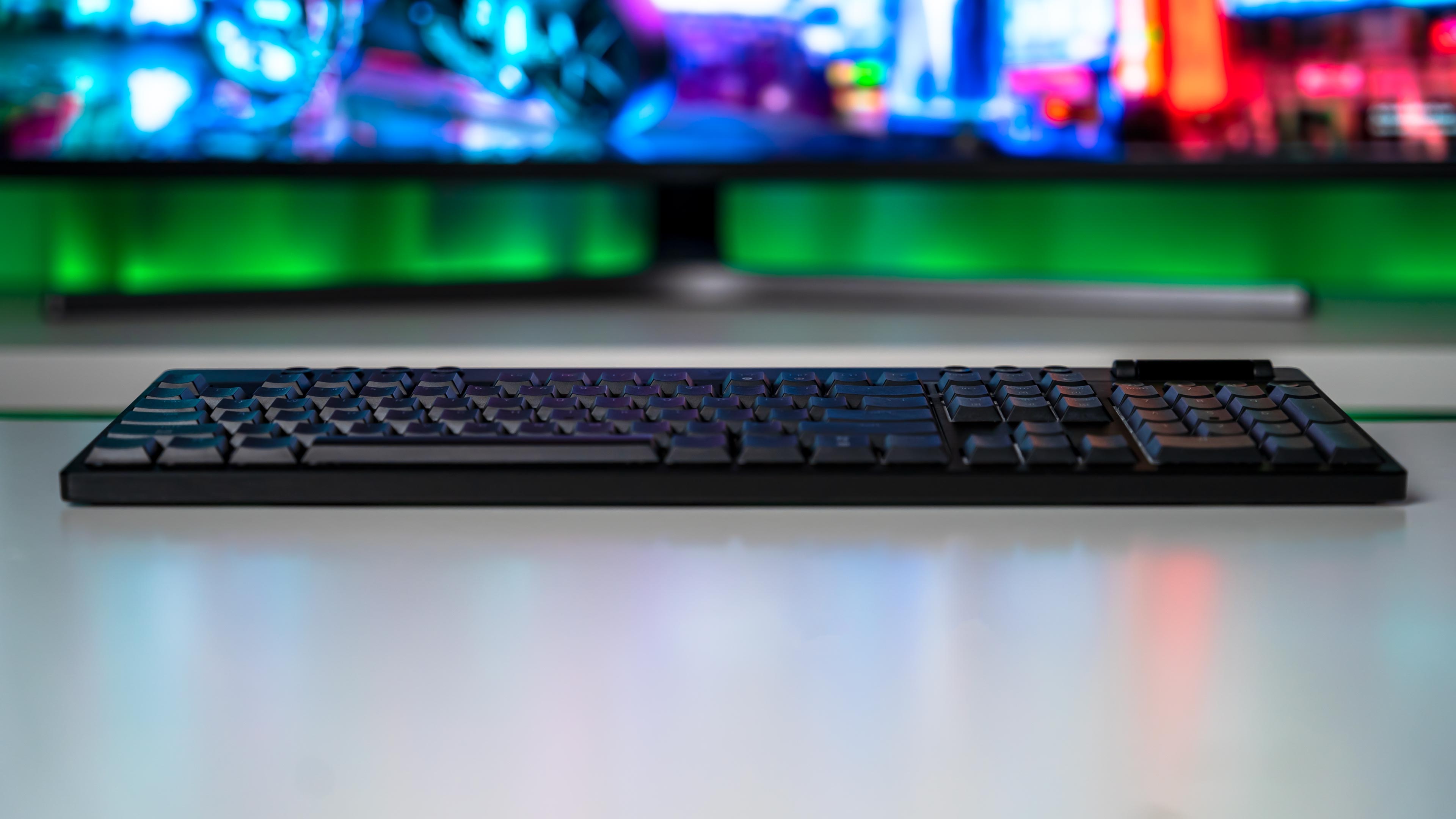 Razer BlackWidow V4 Low Profile HyperSpeed Keyboard (24)