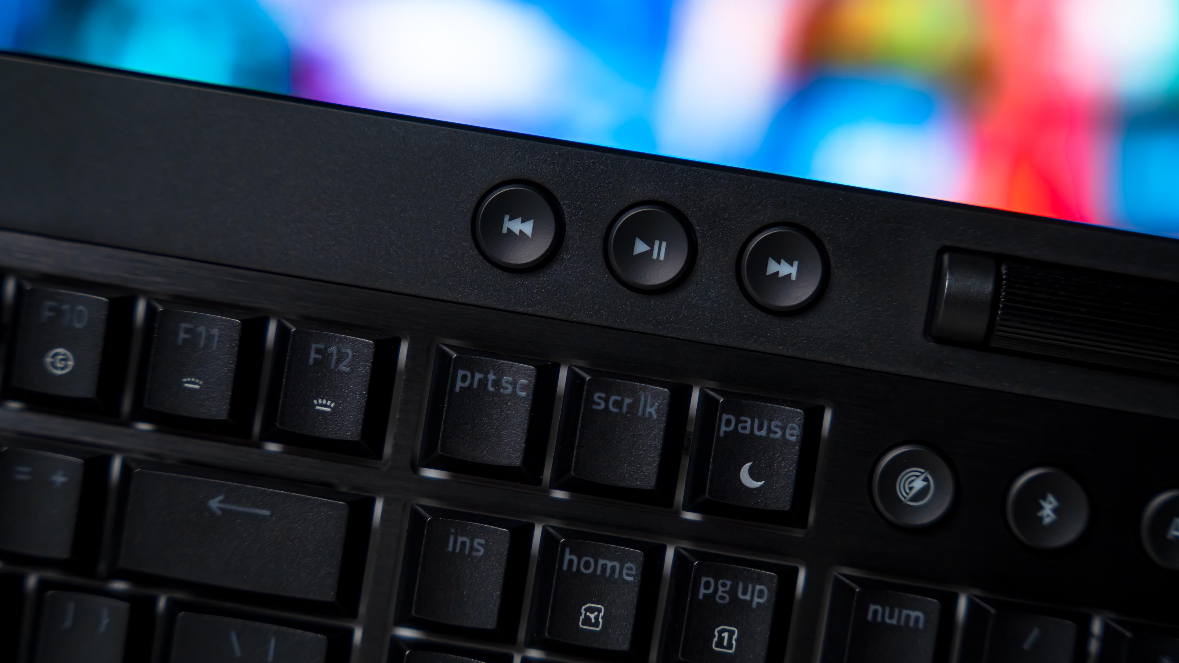 Razer BlackWidow V4 Low Profile HyperSpeed Keyboard (3)