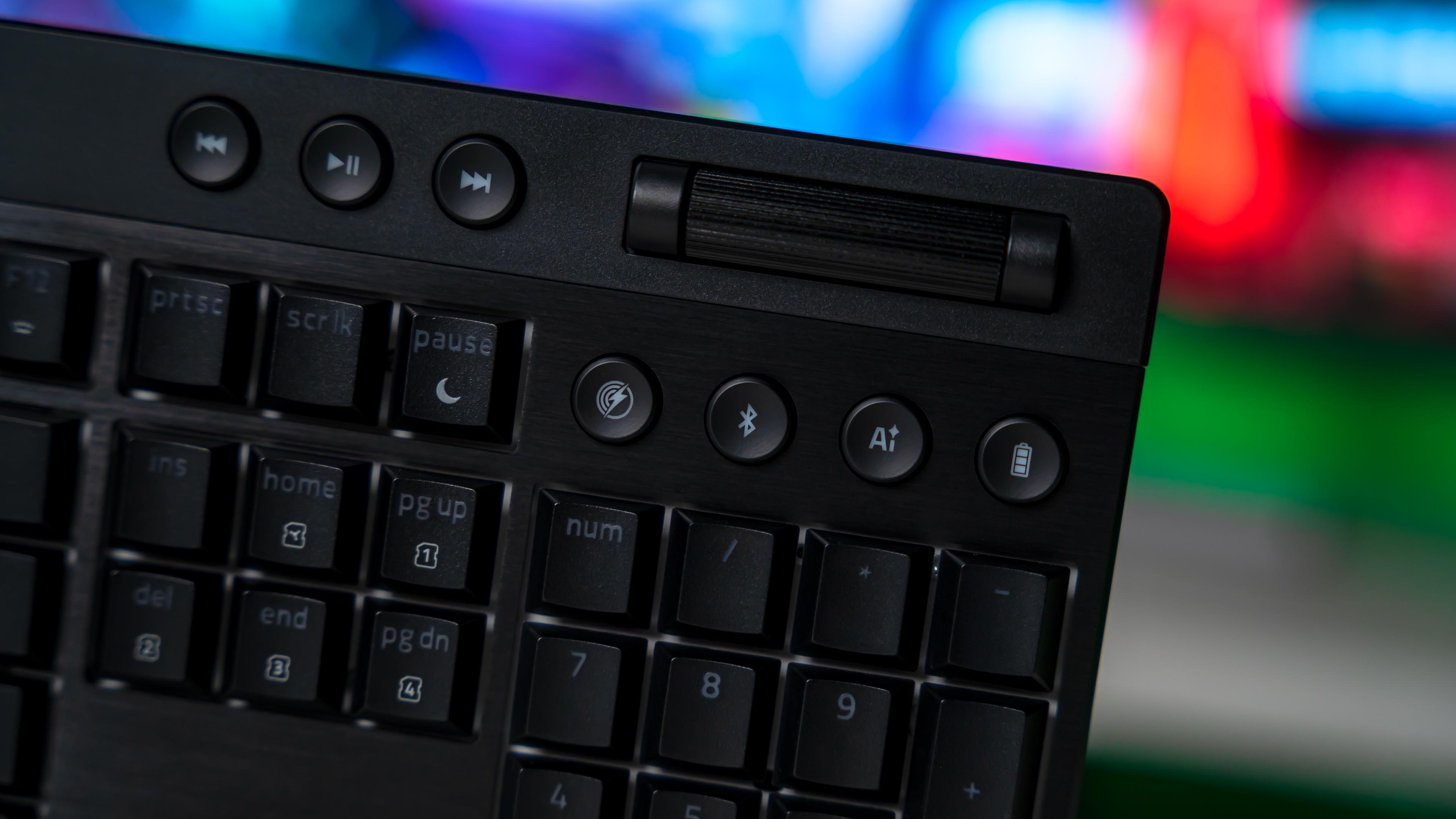 Razer BlackWidow V4 Low Profile HyperSpeed Keyboard (4)