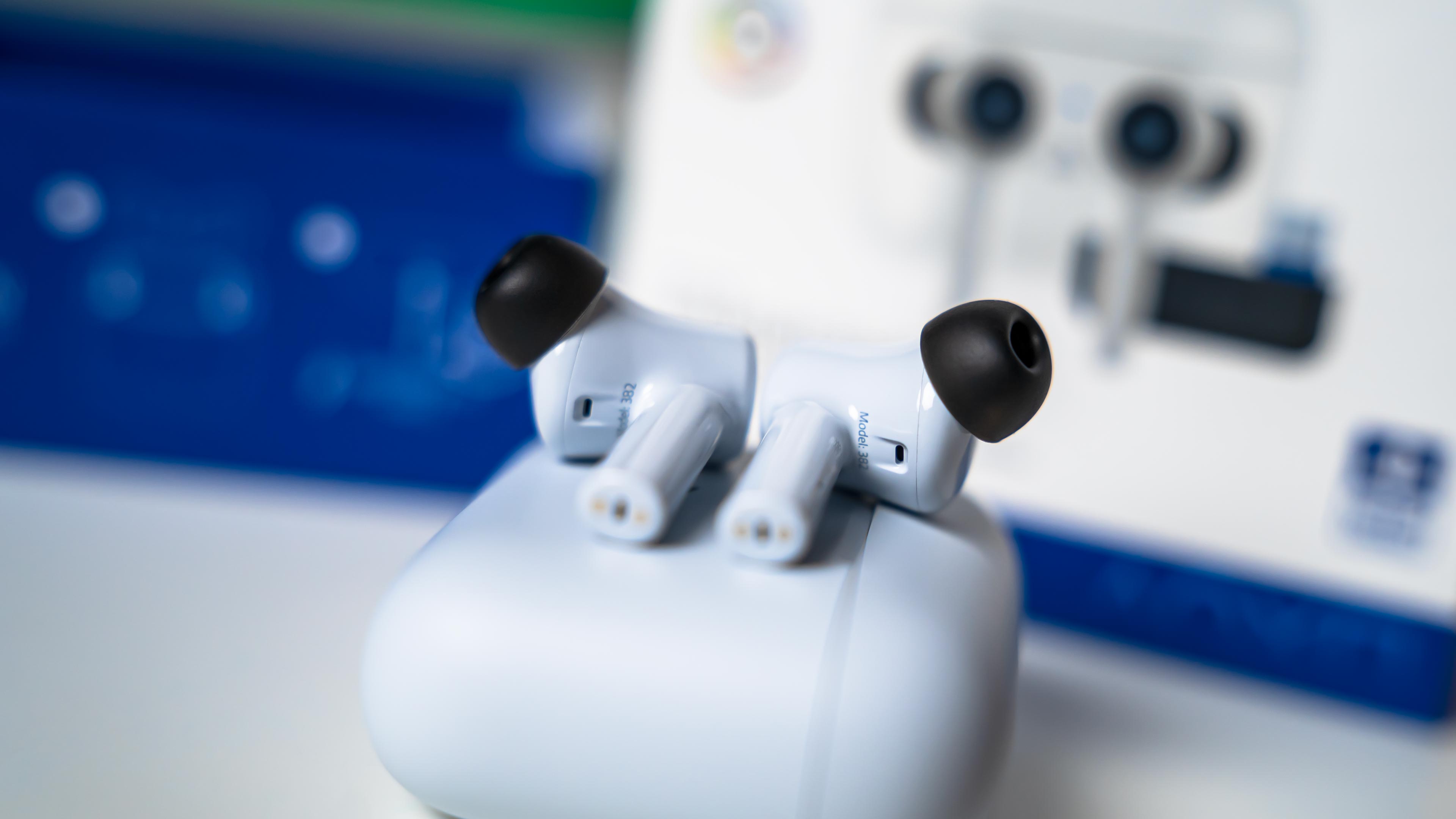 Razer Hammerhead Hyperspeed PlayStation Wireless Earbuds (5)