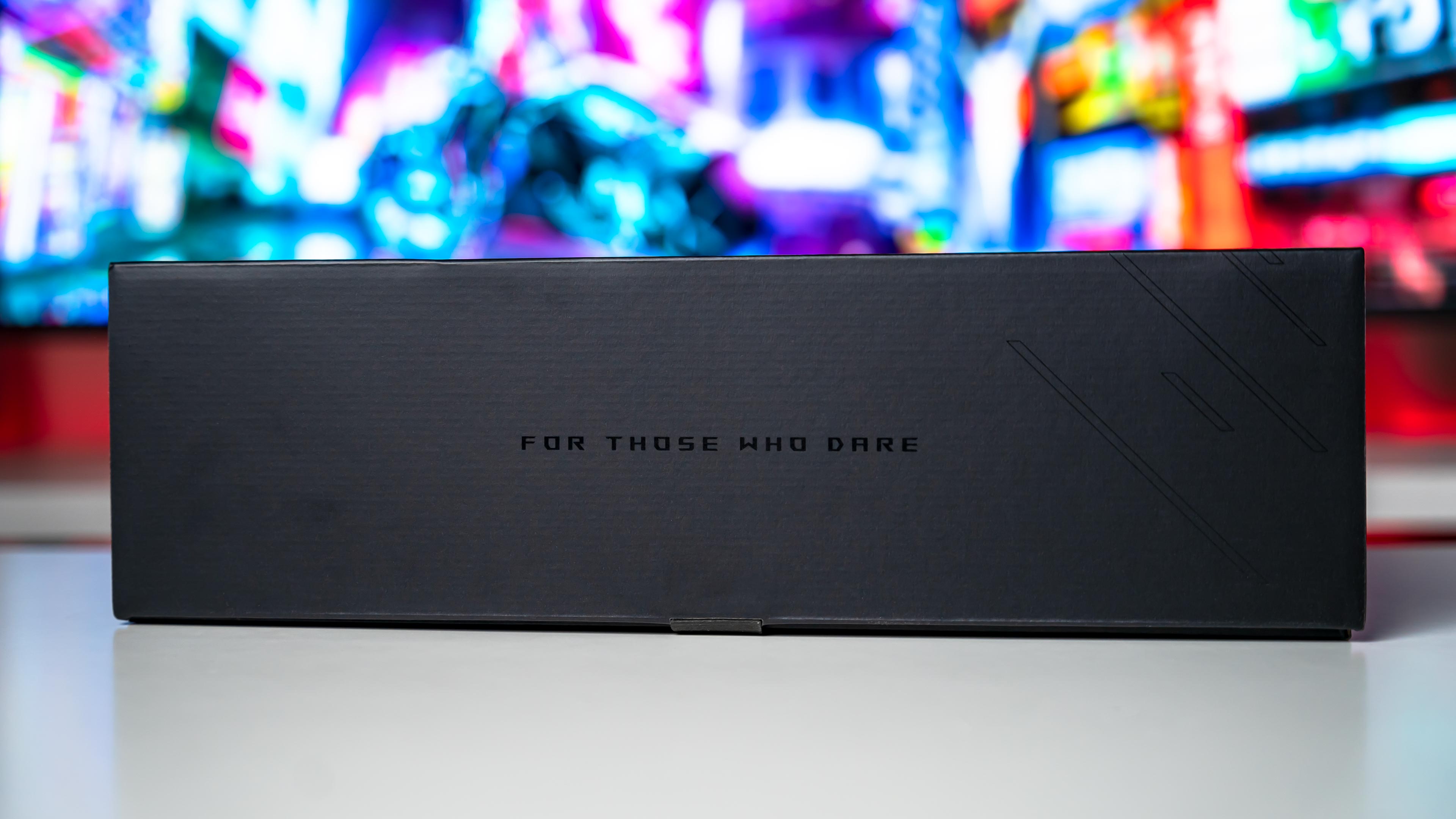 ASUS ROG Astral RTX 5090 BTF Edition Box (10)