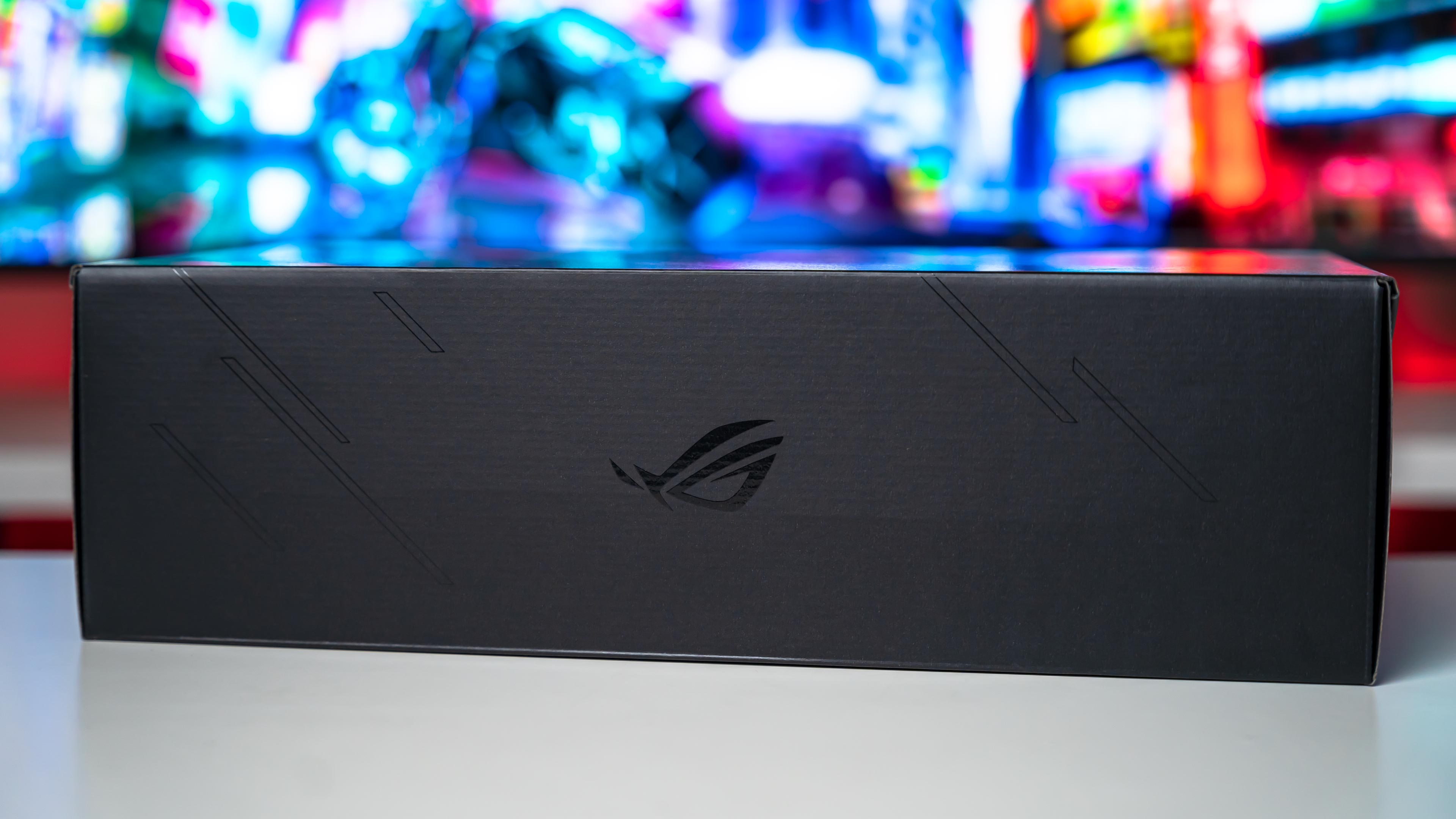 ASUS ROG Astral RTX 5090 BTF Edition Box (12)