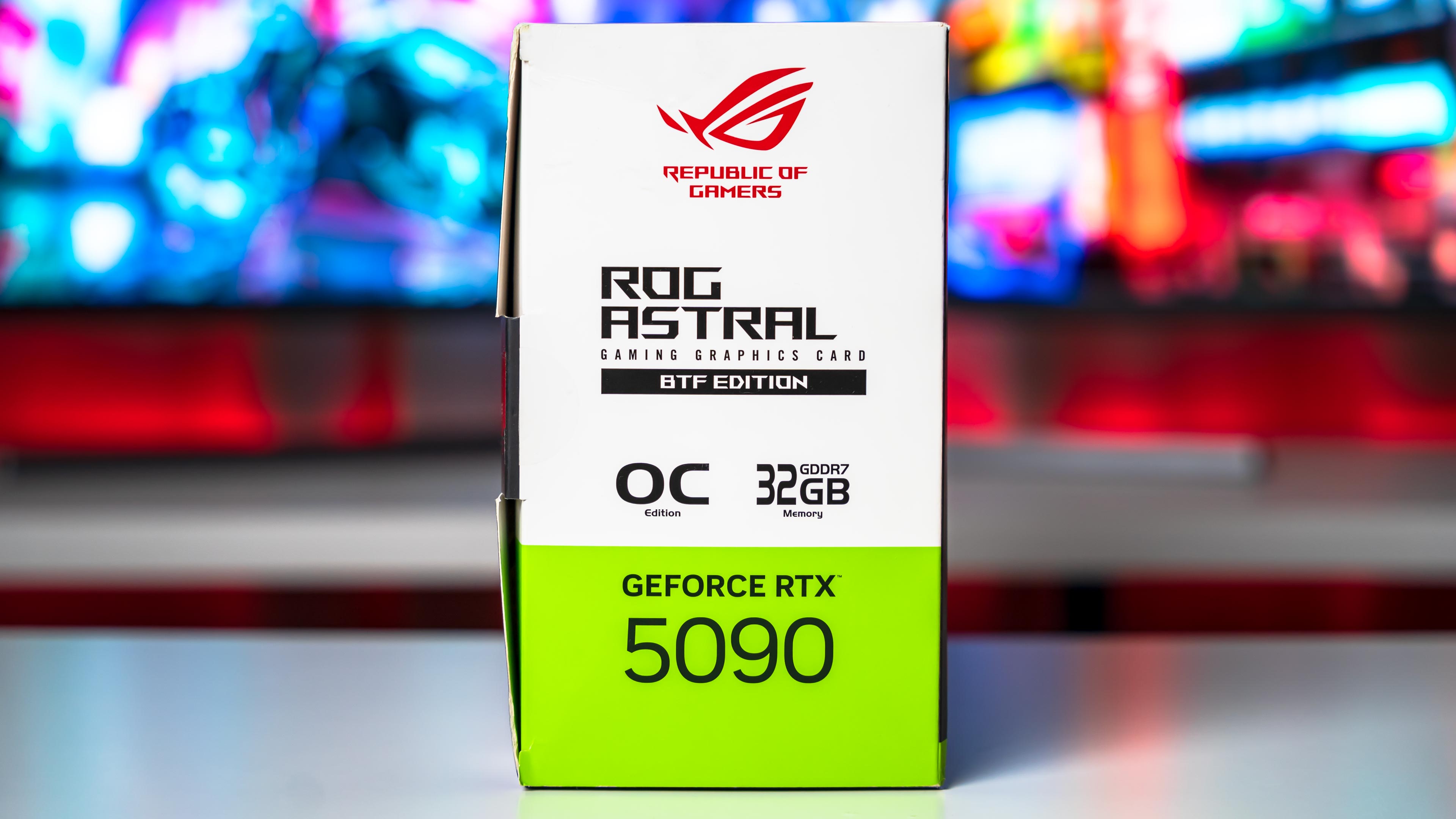 ASUS ROG Astral RTX 5090 BTF Edition Box (3)