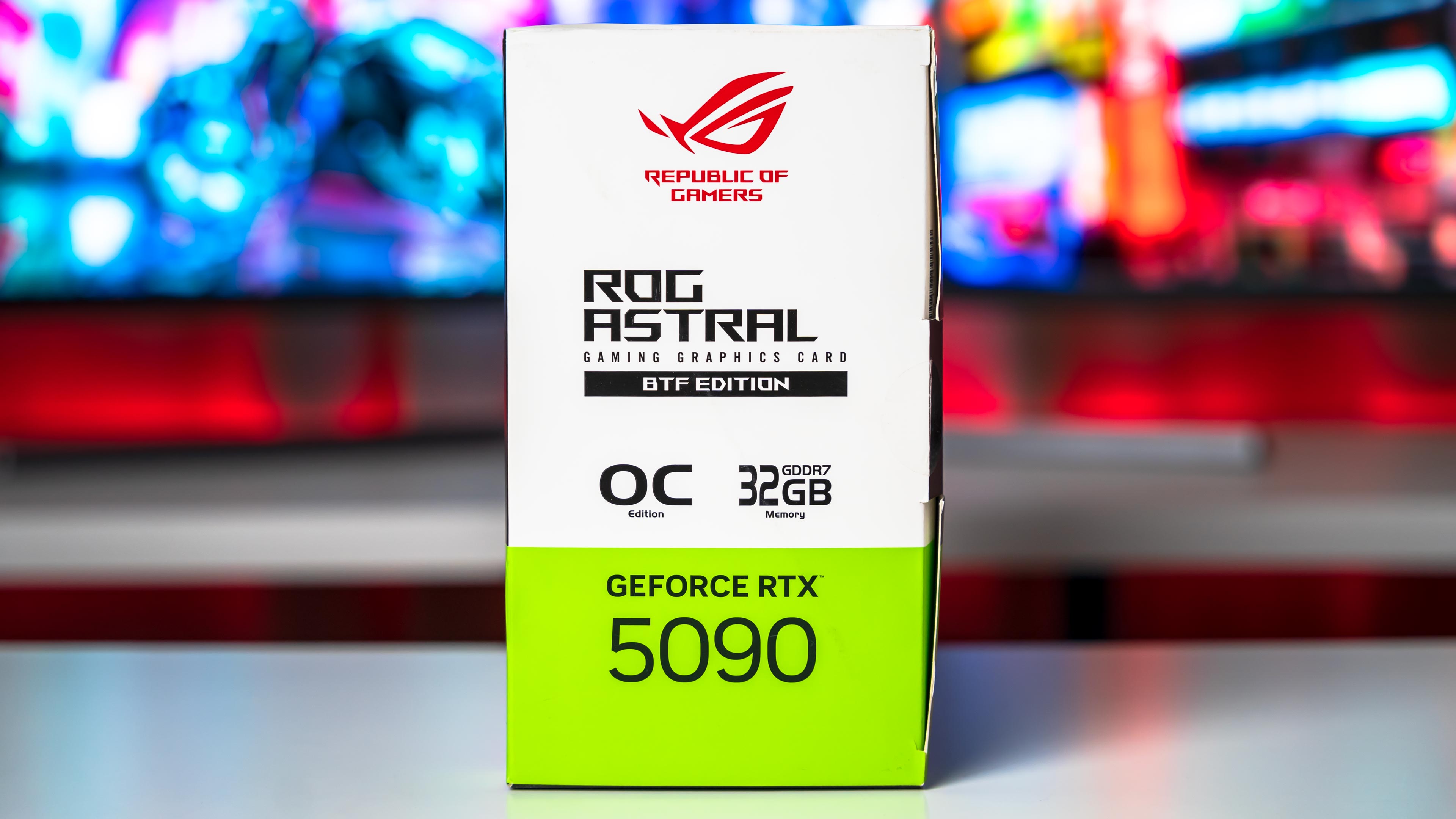 ASUS ROG Astral RTX 5090 BTF Edition Box (4)