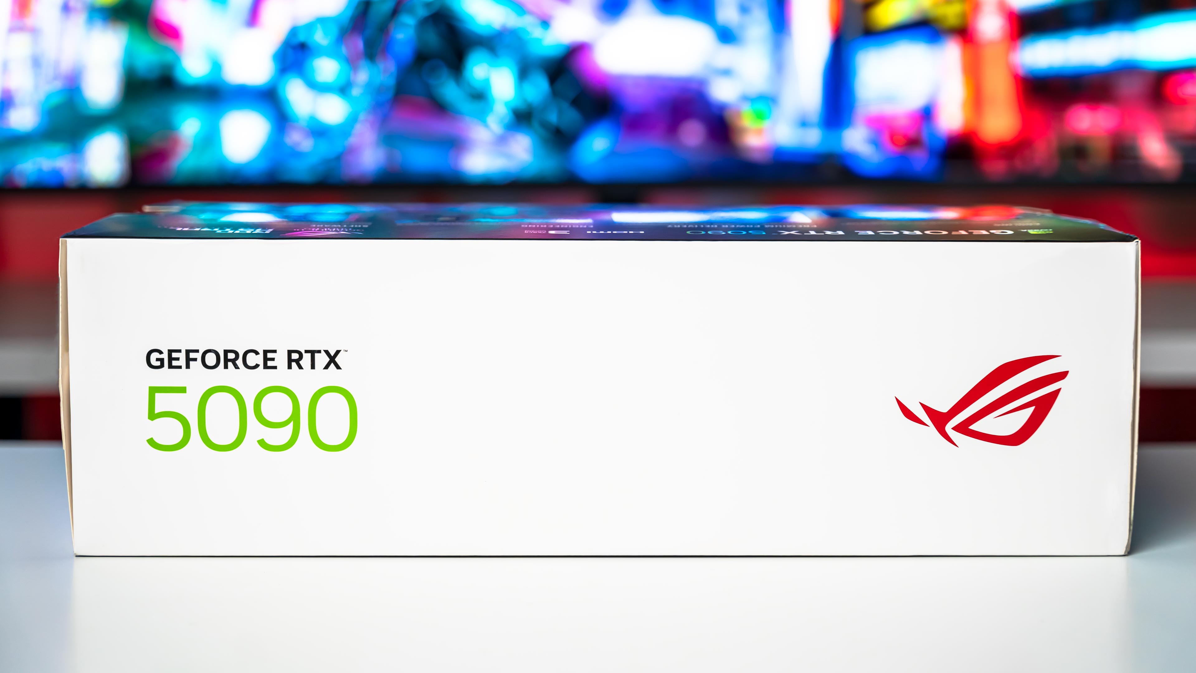 ASUS ROG Astral RTX 5090 BTF Edition Box (5)