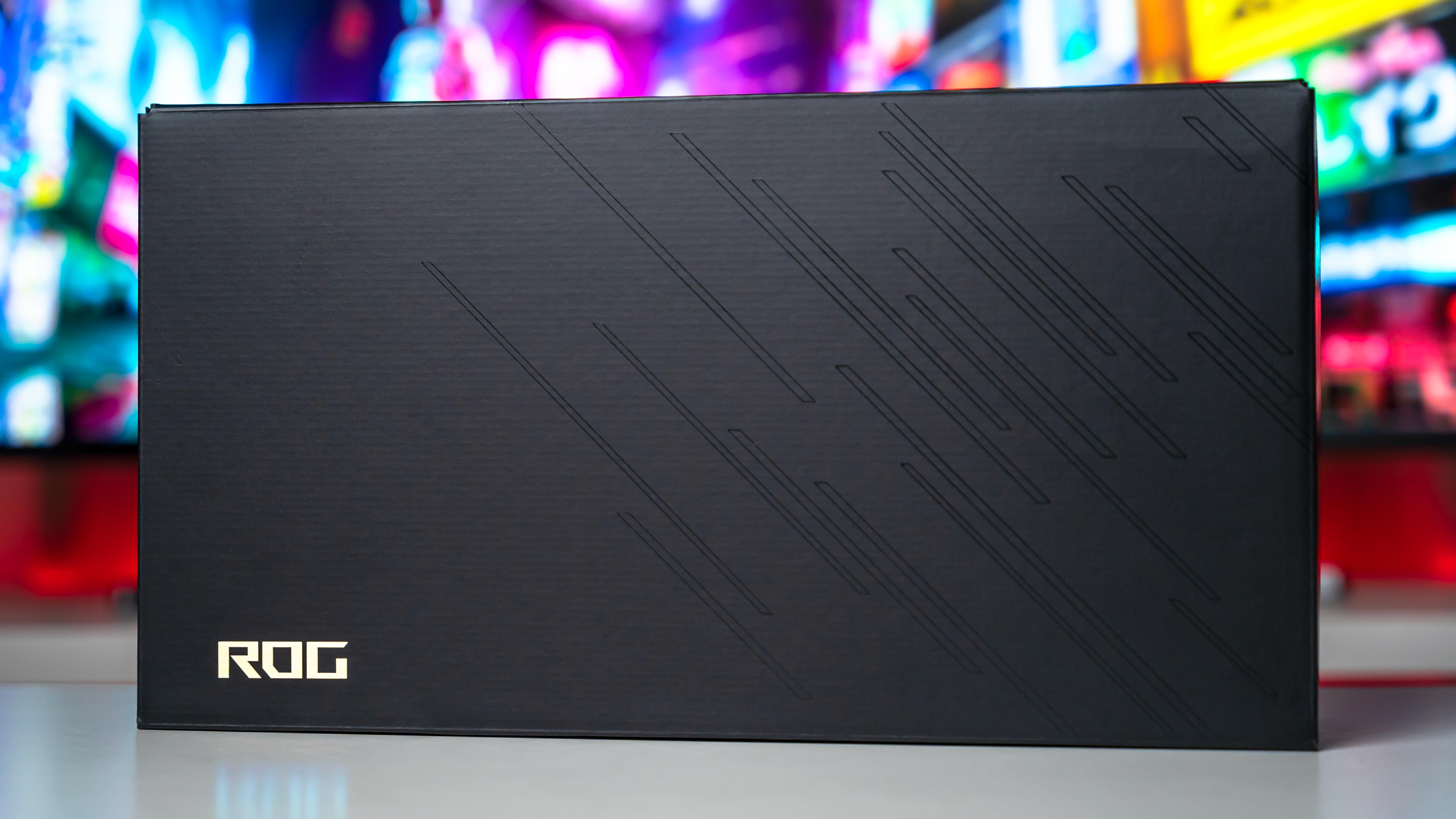 ASUS ROG Astral RTX 5090 BTF Edition Box (9)