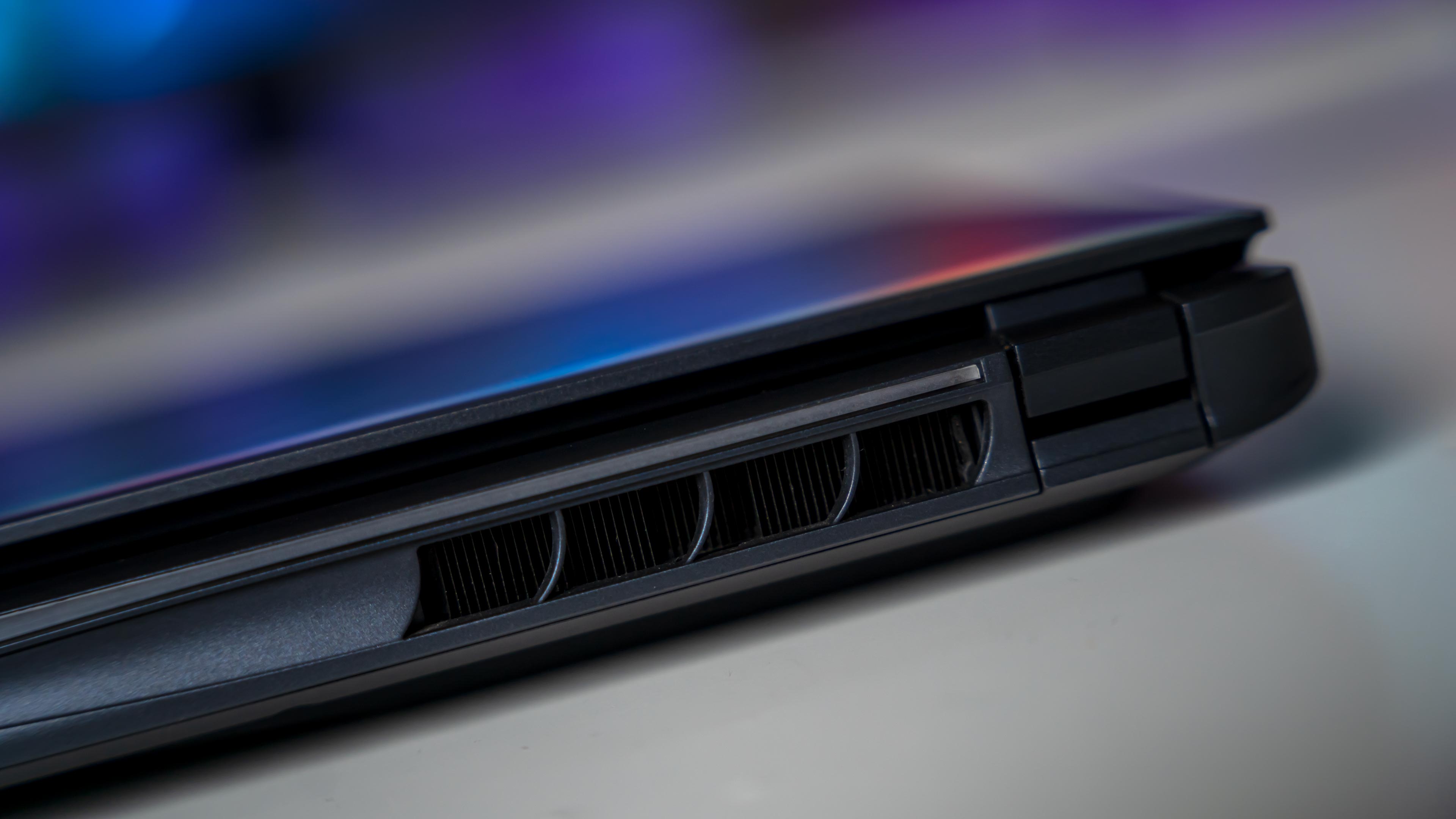 Aorus Elite 16 AE6H Back (10)