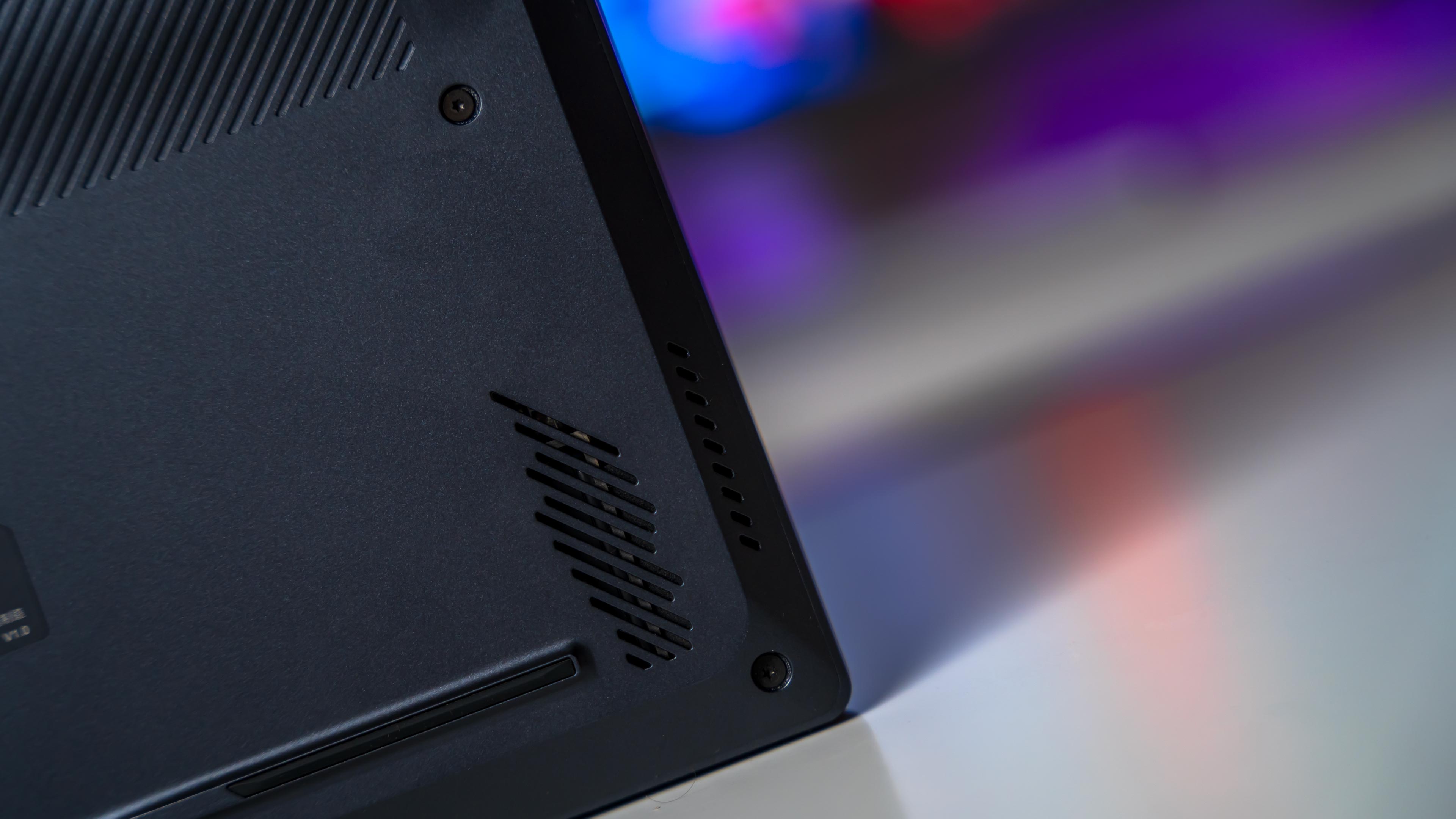 Aorus Elite 16 AE6H Back (7)