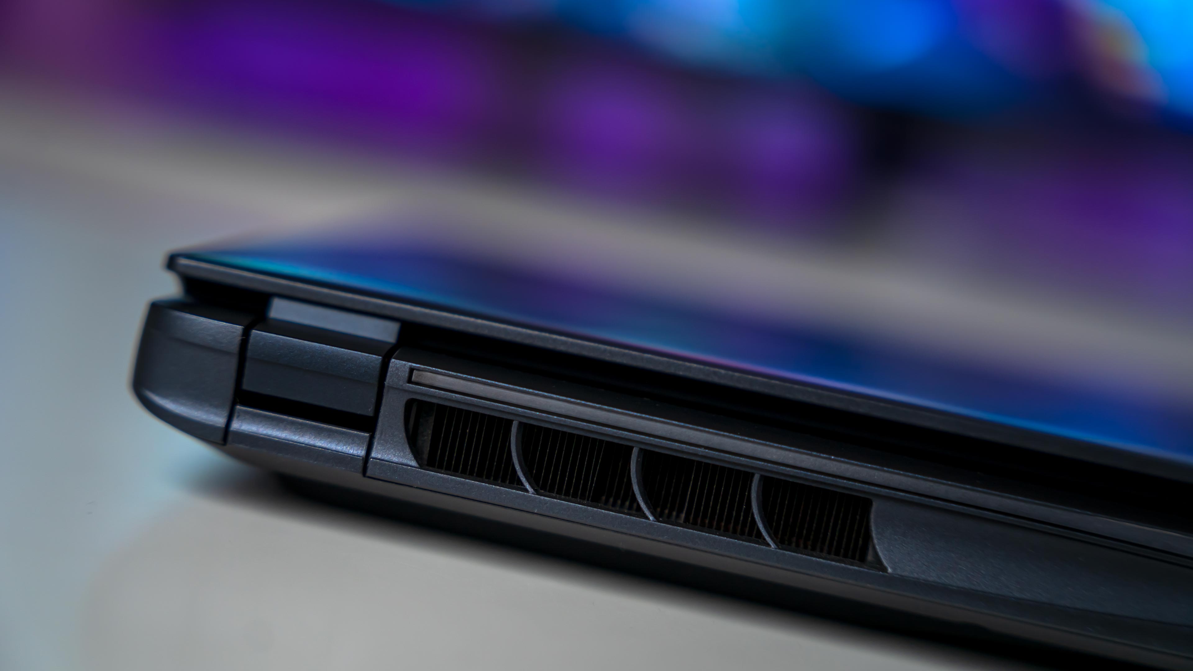 Aorus Elite 16 AE6H Back (9)