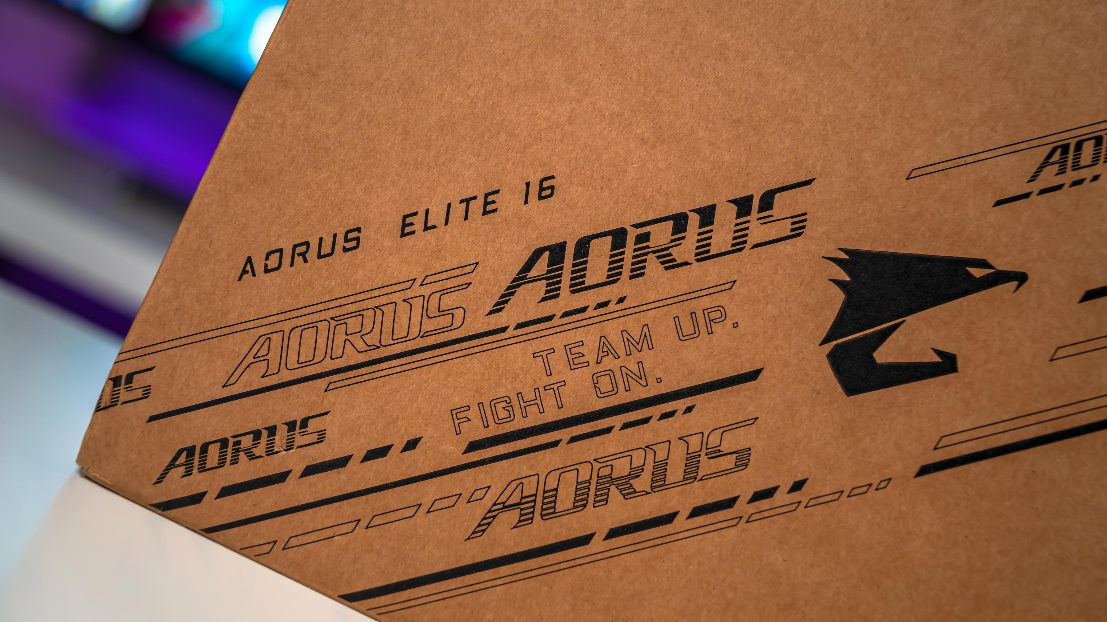 Aorus Elite 16 AE6H Box (2)
