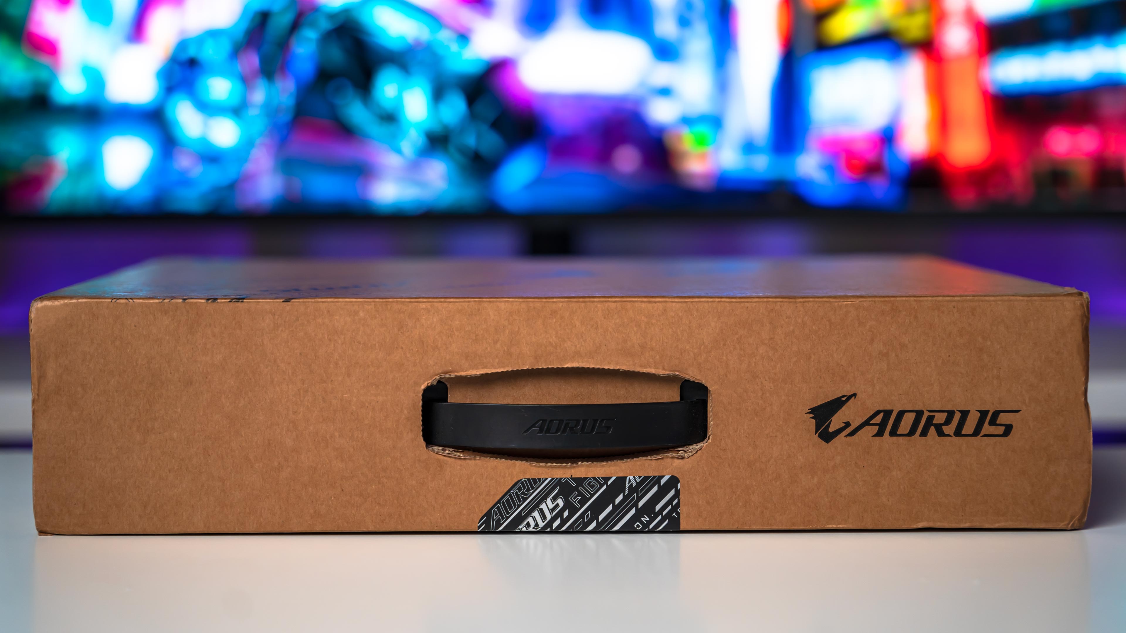 Aorus Elite 16 AE6H Box (7)