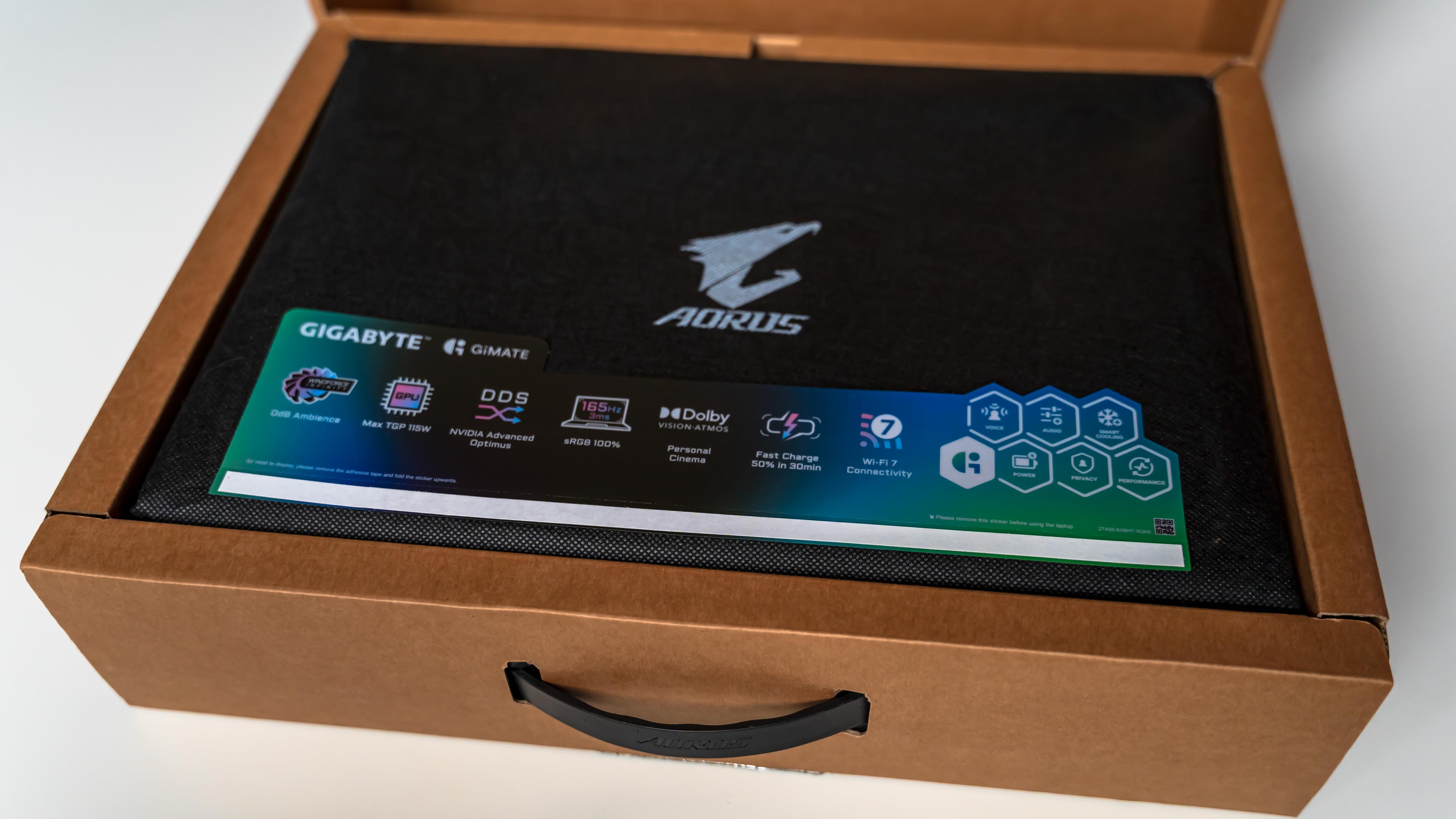 Aorus Elite 16 AE6H Box (9)