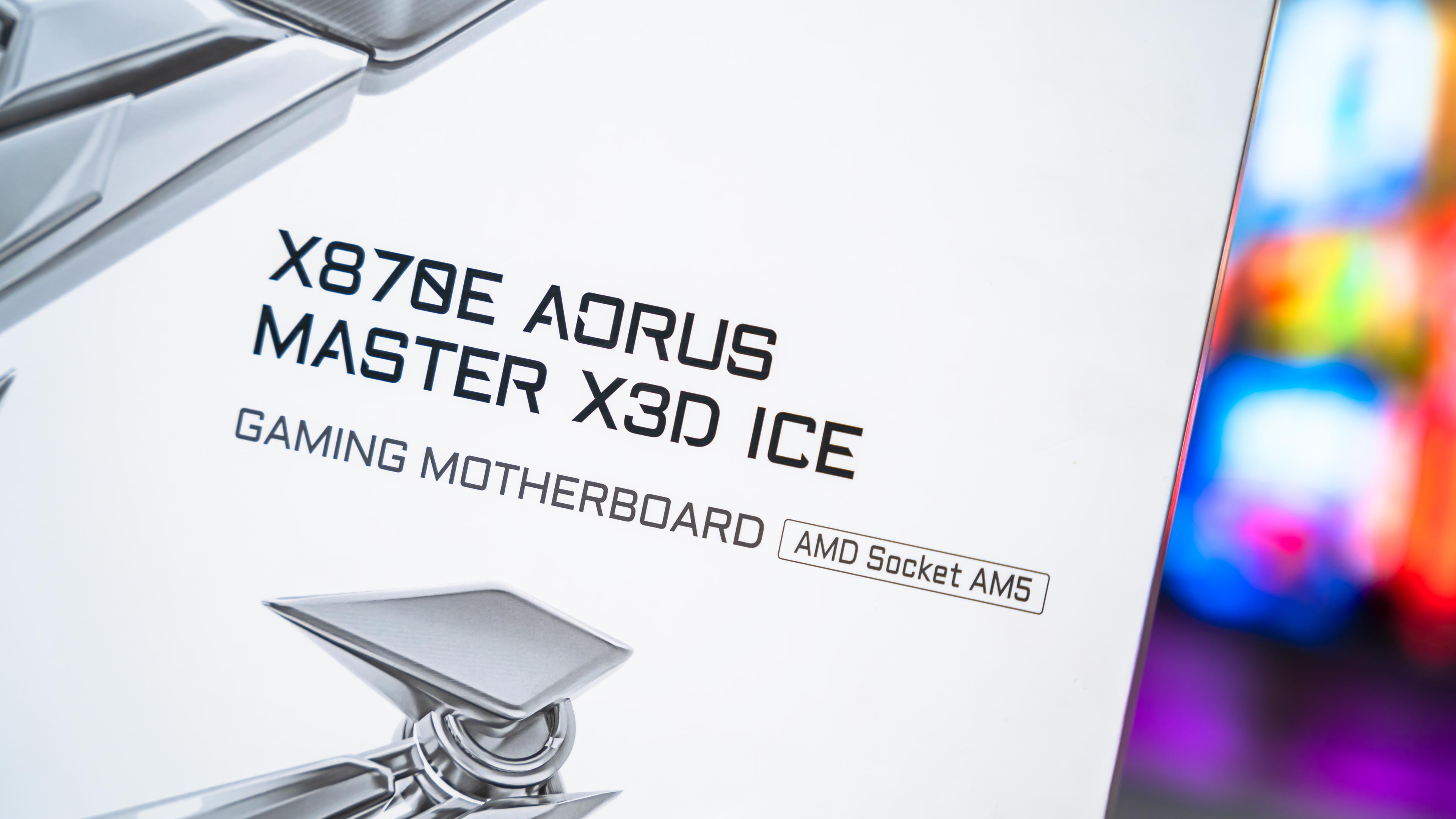 Aorus X870E Master X3D ICE Box (2)