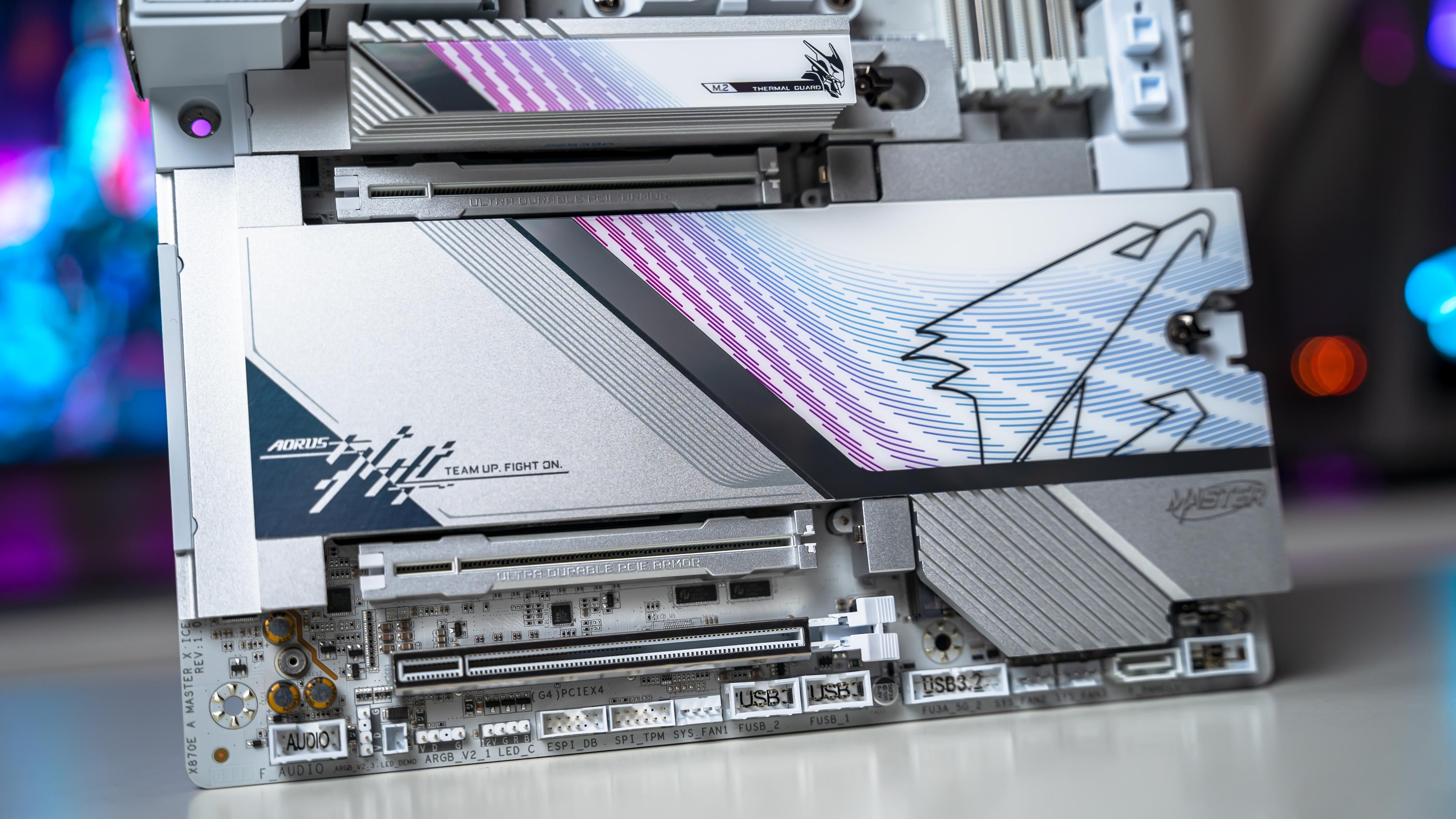 Aorus X870E Master X3D ICE Motherboard (17)