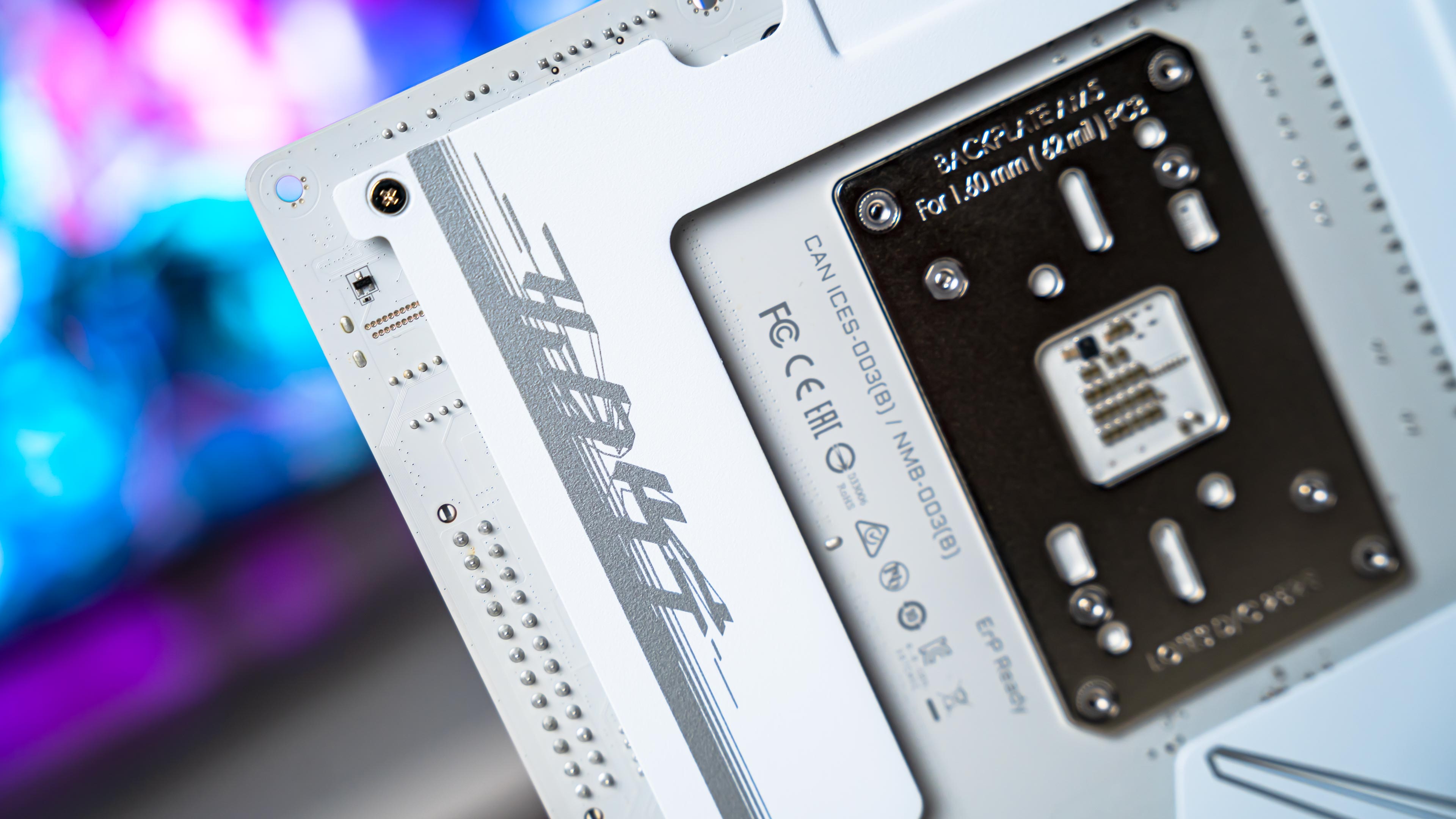 Aorus X870E Master X3D ICE Motherboard (31)