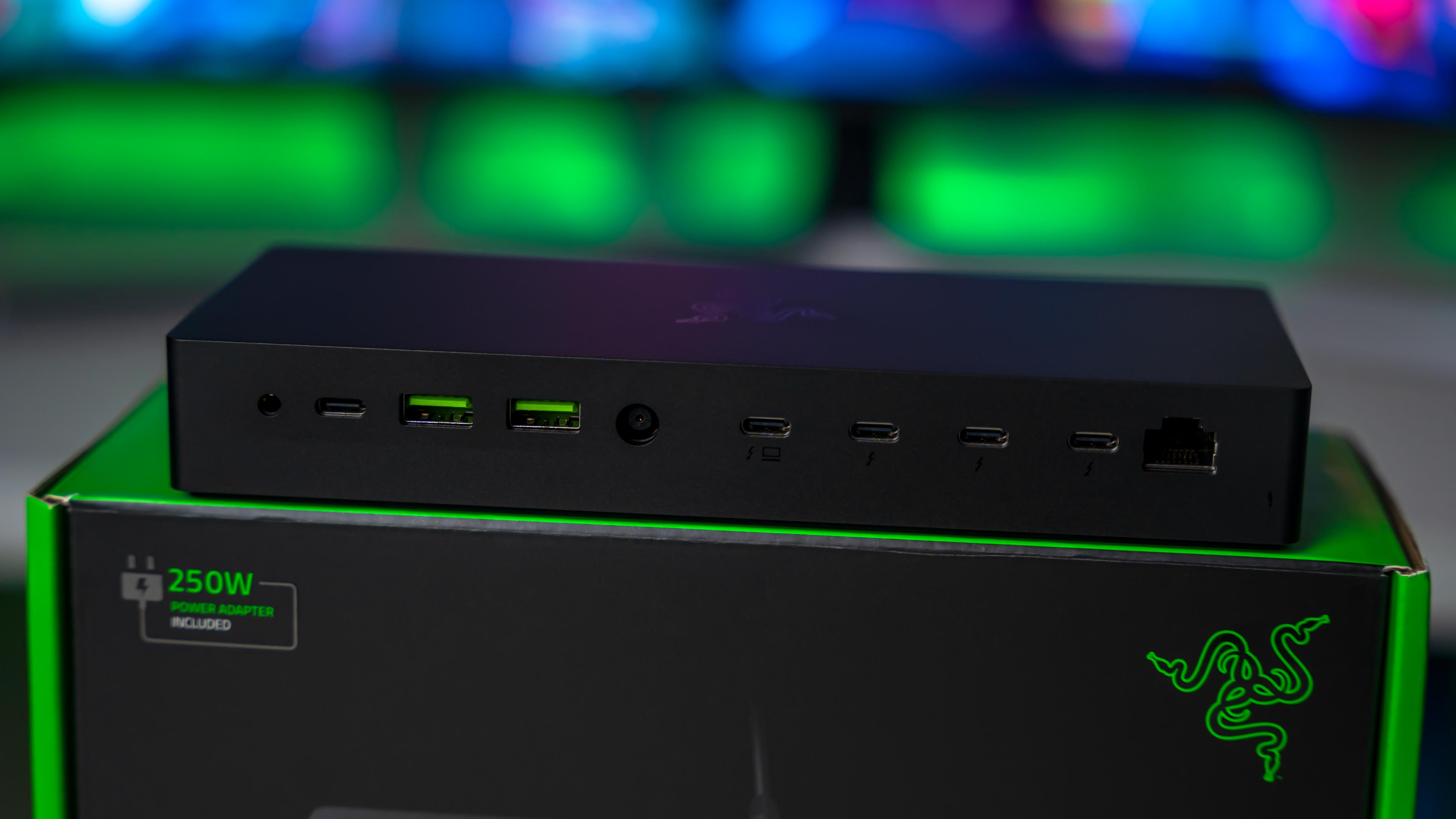 Razer Thunderbolt 5 Dock Chroma (1)
