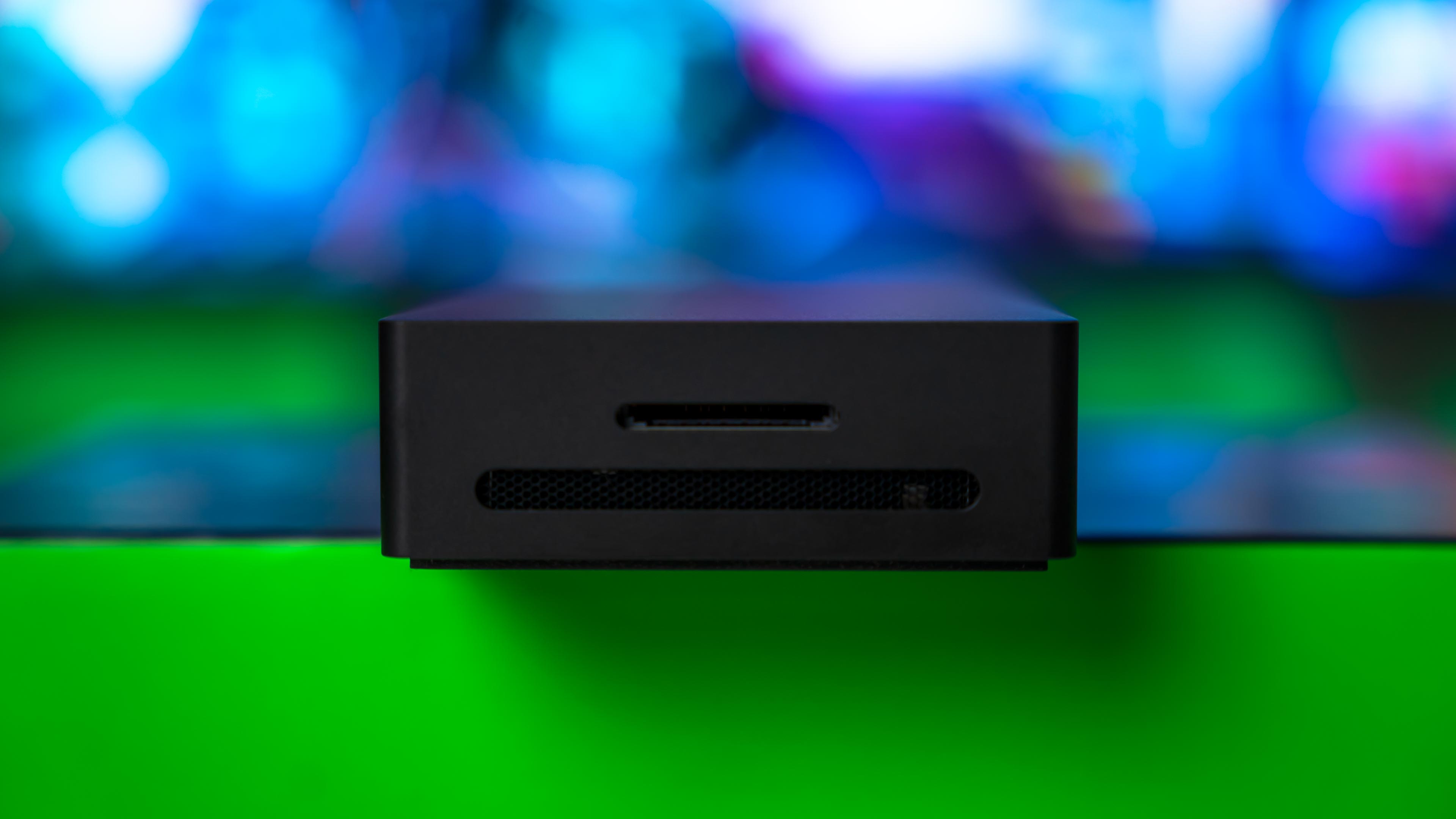 Razer Thunderbolt 5 Dock Chroma Unit (2)