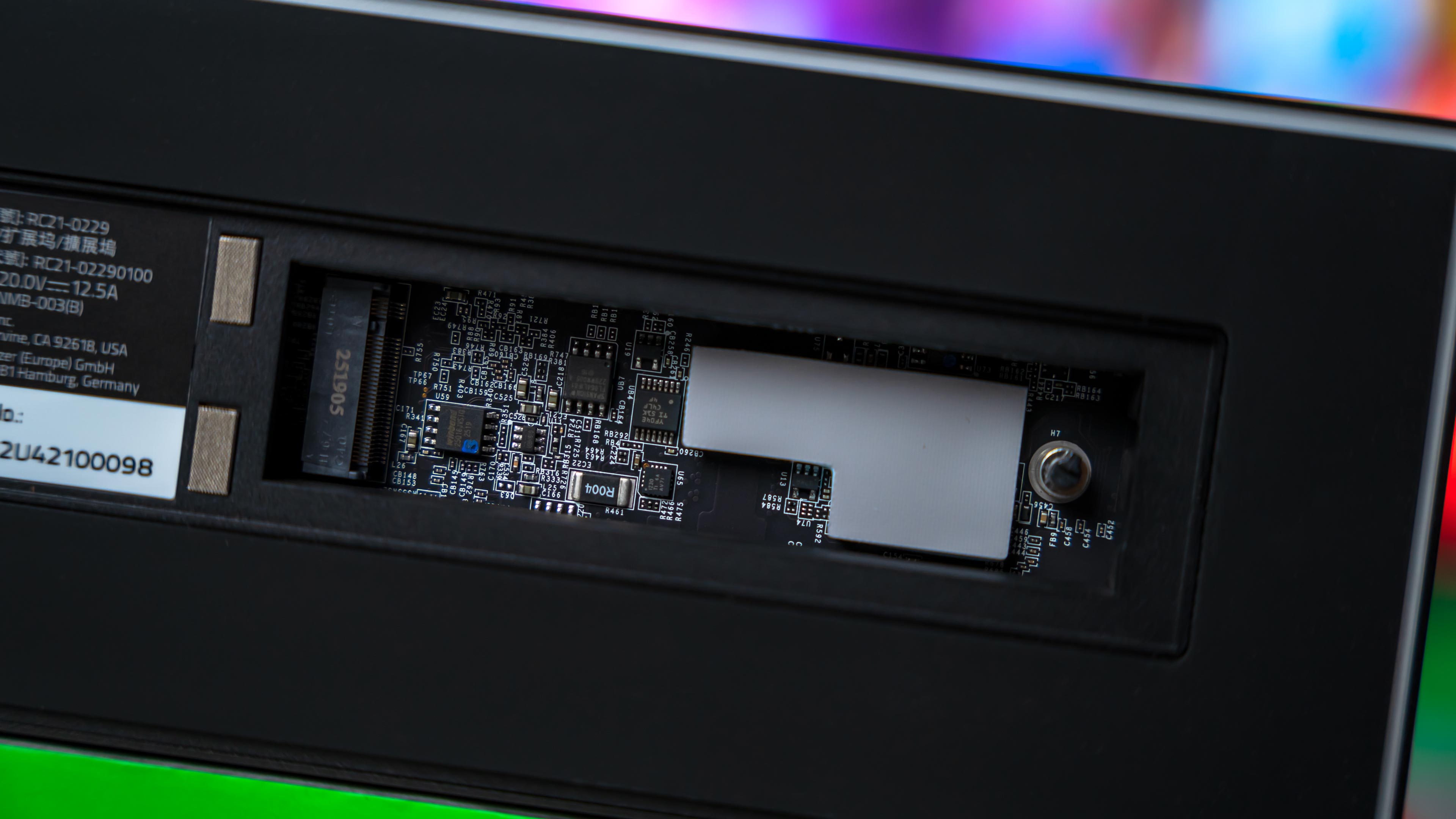 Razer Thunderbolt 5 Dock Chroma Unit (6)