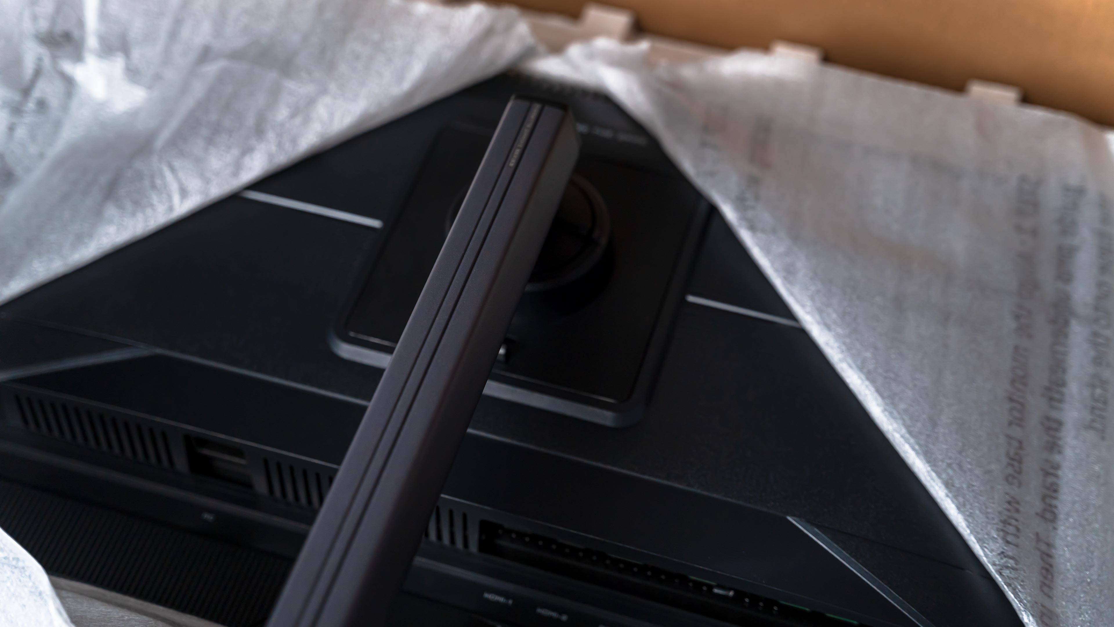 Gigabyte MO27Q2A OLED Box (11)